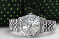 Reloj Rolex Datejust de acero inoxidable con esfera índice plateada y bisel de diamantes
