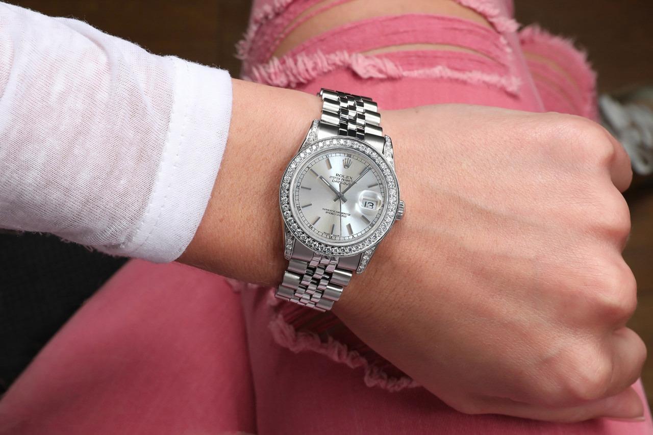 Rolex Datejust Silber Index Zifferblatt Diamant-Lünette & Gepäckuhr aus Edelstahl für Damen oder Herren im Angebot