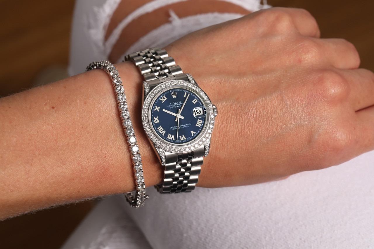 Rolex Montre Datejust SS avec lunette en diamant et cadran à chiffres romains bleus, sur mesure Excellent état - En vente à New York, NY
