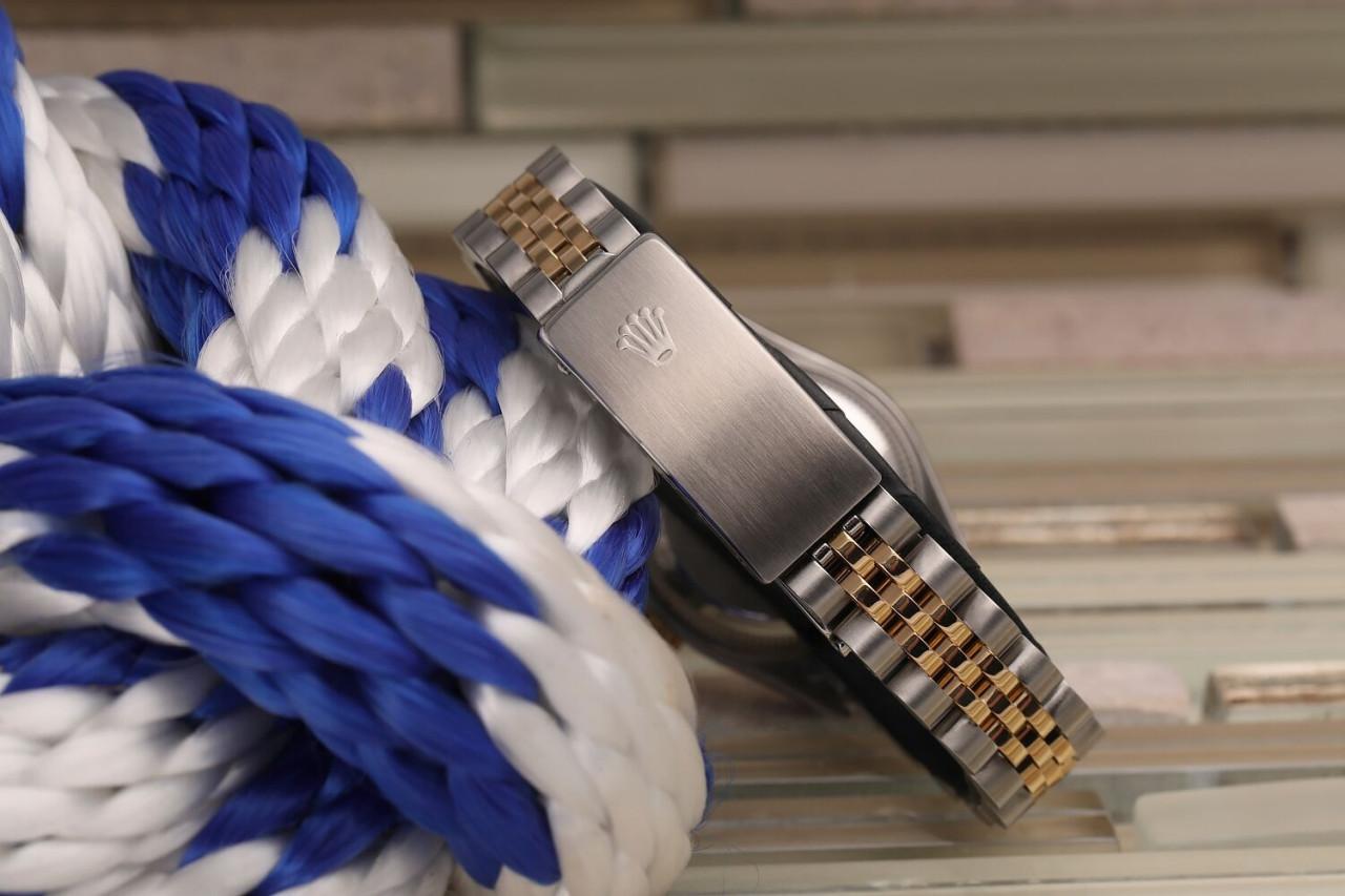 Taille baguette Rolex Montre Datejust à cadran bicolore bleu avec diamants baguettes 68273 en vente