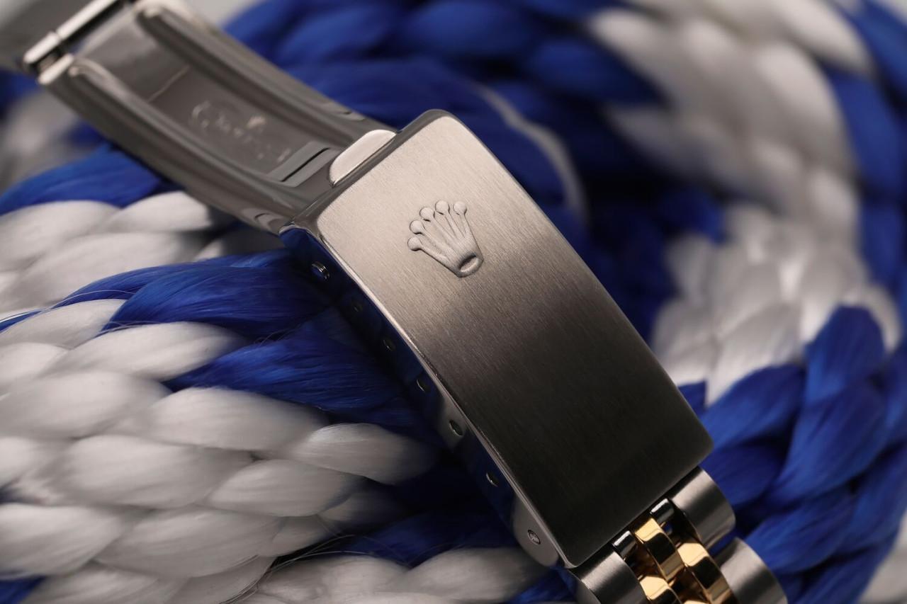 Rolex Montre Datejust à cadran bicolore bleu avec diamants baguettes 68273 Excellent état - En vente à New York, NY