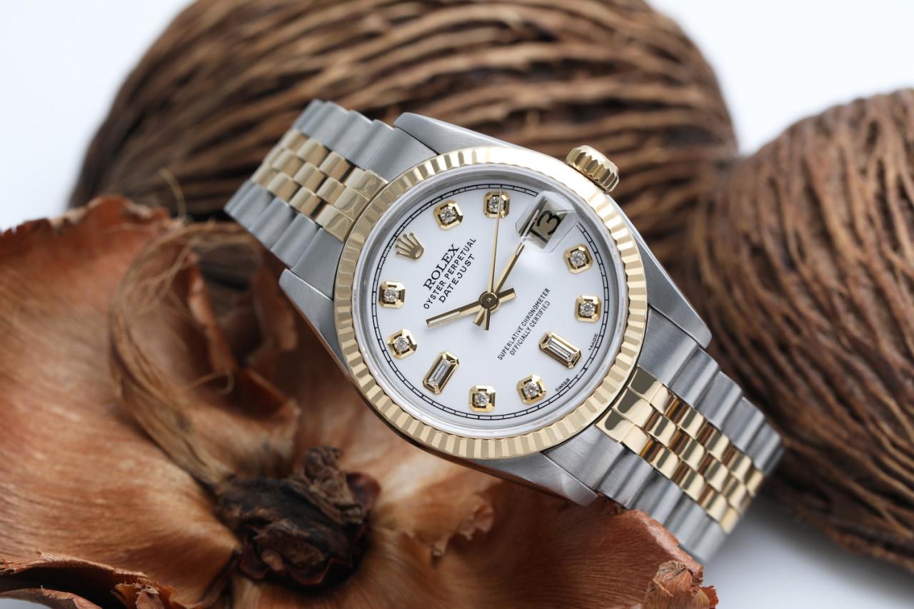 Rolex Montre Datejust 31 mm de couleur blanche avec cadran bicolore et diamant baguette 68273 Pour femmes en vente