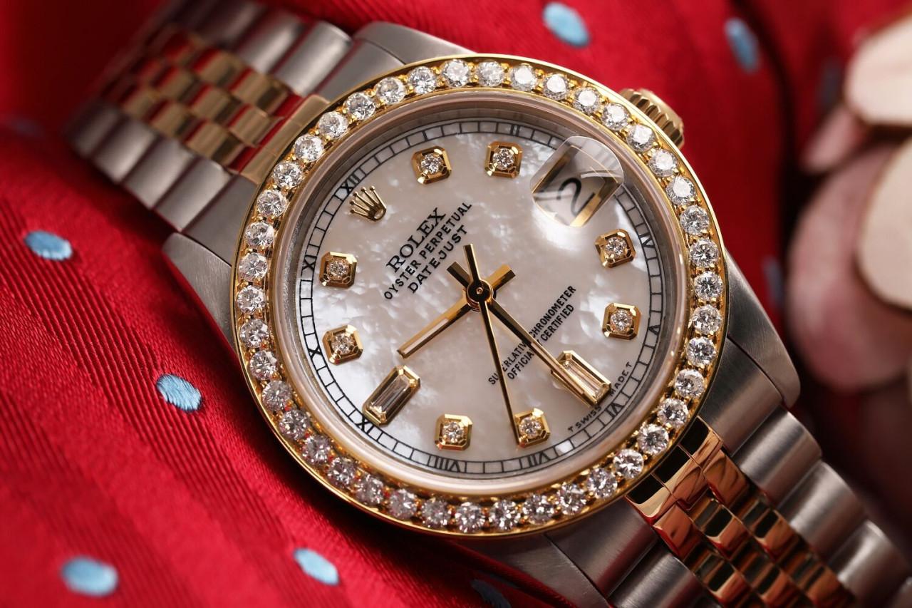 Rolex Datejust 31mm Custom White Mother of Pearl 8+2 RT Dial/ Diamond Bezel Two Tone Watch Jubilee Band 68273

This watch is in like new condition. It has been polished, serviced and has no visible scratches or blemishes. All our watches come with a