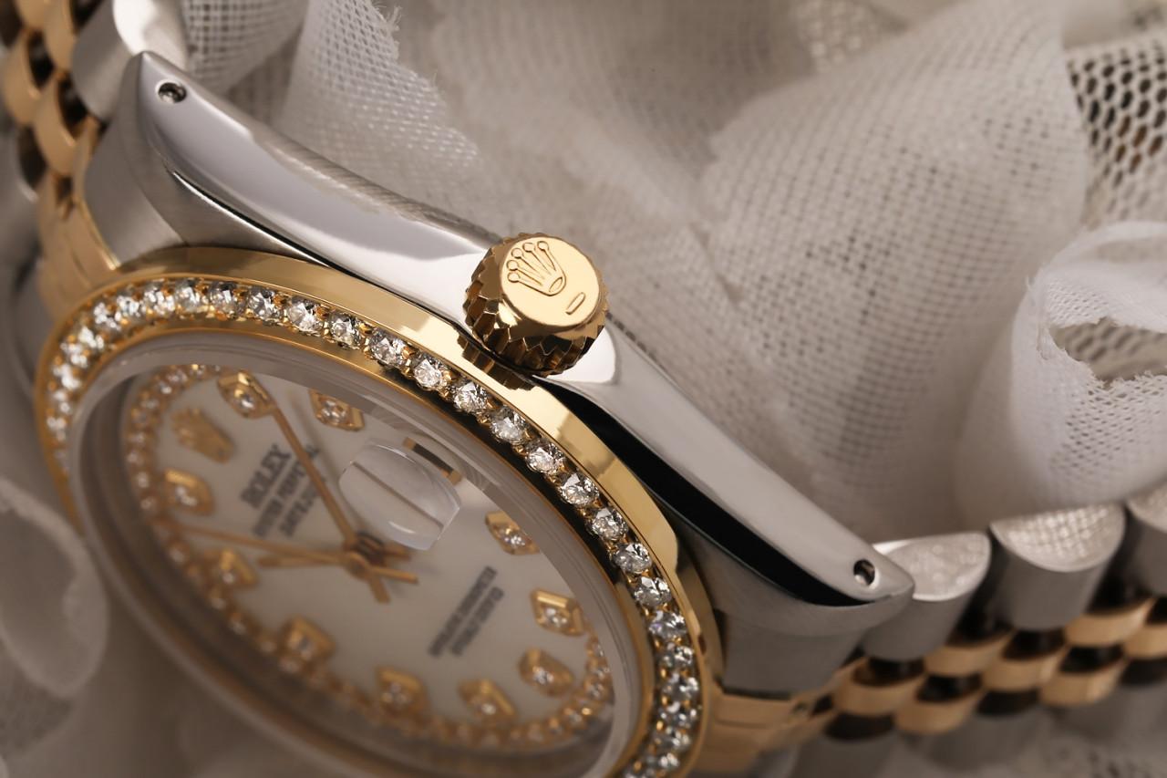 Taille ronde Rolex Montre Datejust vintage avec lunette en diamant bicolore et cadran à cordes en diamants blancs MOP en vente