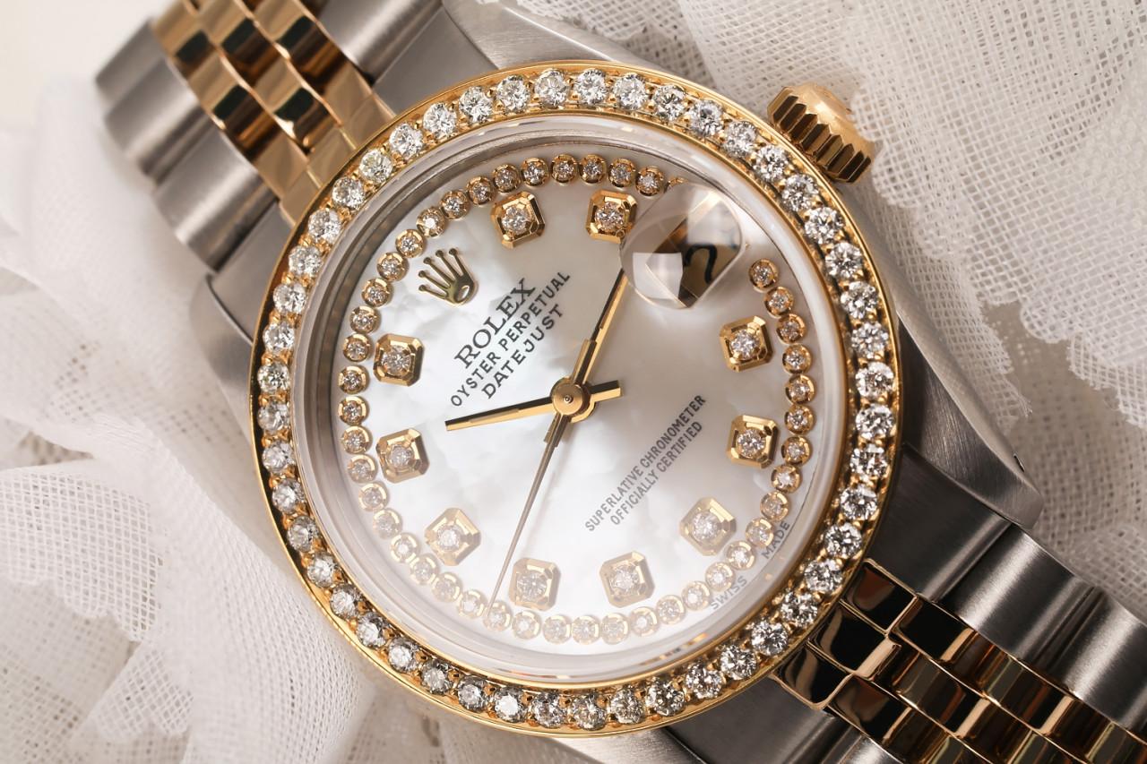Rolex Montre Datejust vintage avec lunette en diamant bicolore et cadran à cordes en diamants blancs MOP Excellent état - En vente à New York, NY