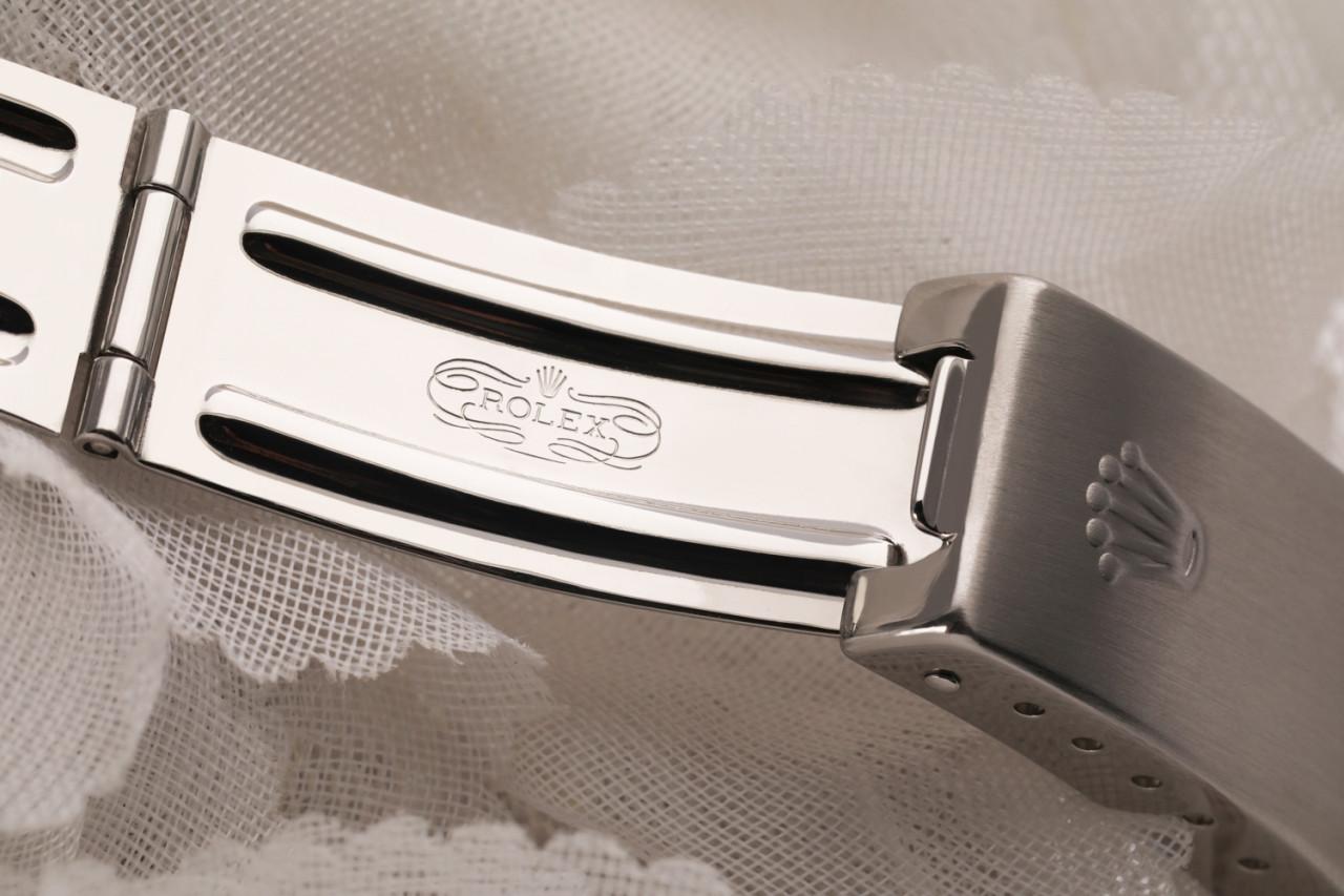 Rolex Montre Datejust vintage avec lunette en diamant bicolore et cadran à cordes en diamants blancs MOP en vente 3