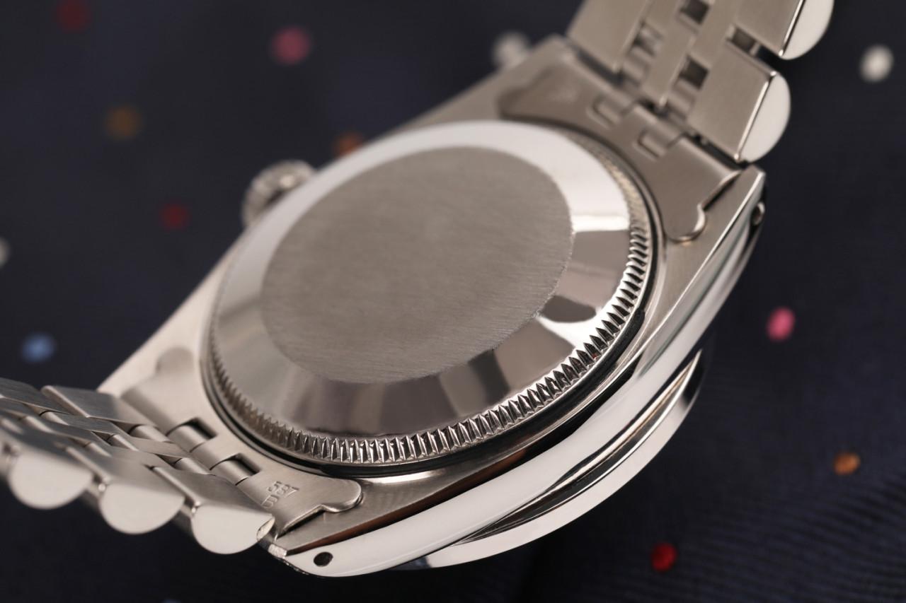 Reloj Rolex Datejust 68274 con bisel de diamantes personalizado Ss esfera de color morado en Excelente estado para la venta en New York, NY