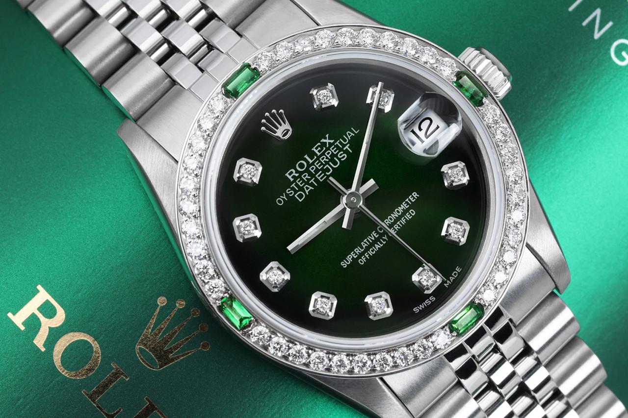 Rolex Datejust mit maßgefertigtem Diamant-/Smaragd-Lünette Grünes Vignette-Farbzifferblatt im Zustand „Hervorragend“ im Angebot in New York, NY