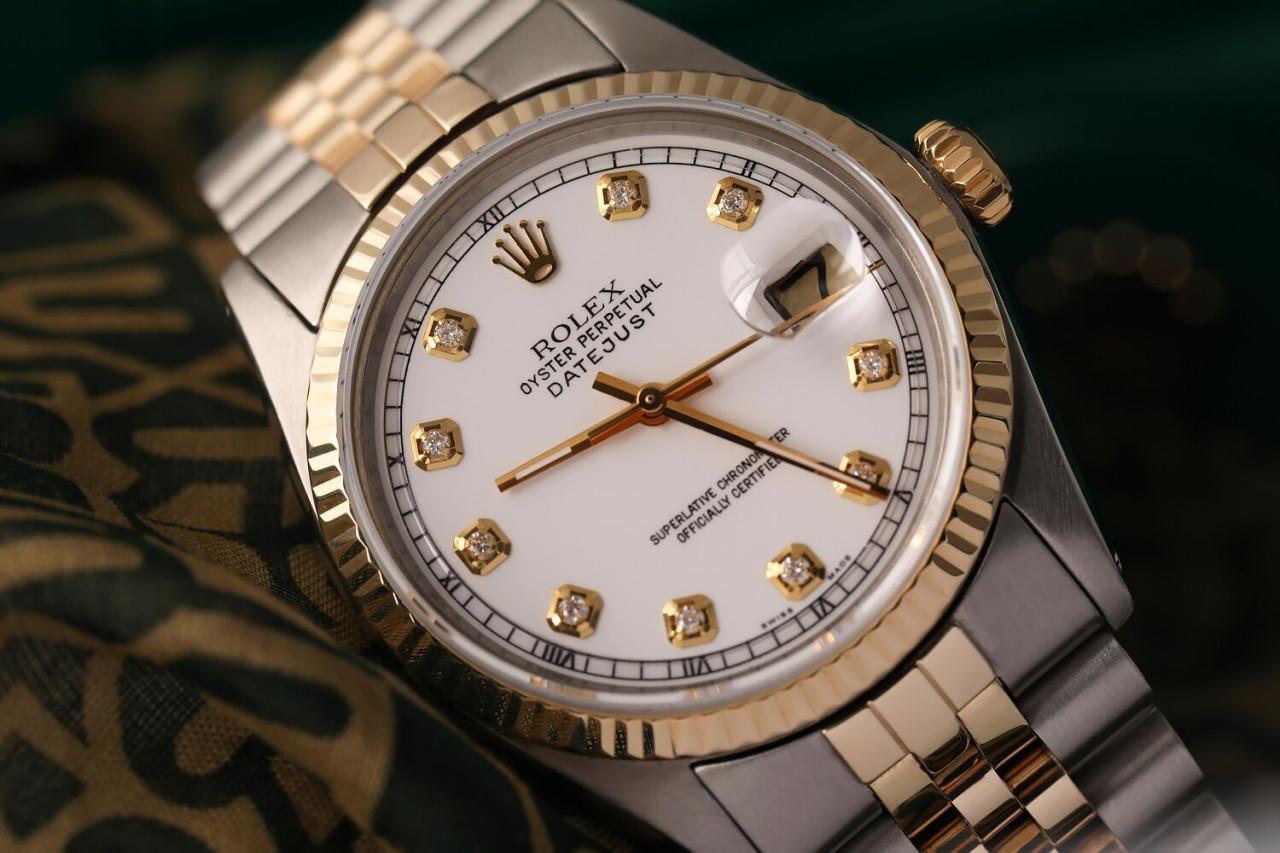 Women's Vintage Rolex 31mm Datejust Two Tone White Color Dial with Diamond Accent RT 68274

This watch is in like new condition. It has been polished, serviced and has no visible scratches or blemishes. All our watches come with a standard 1 year