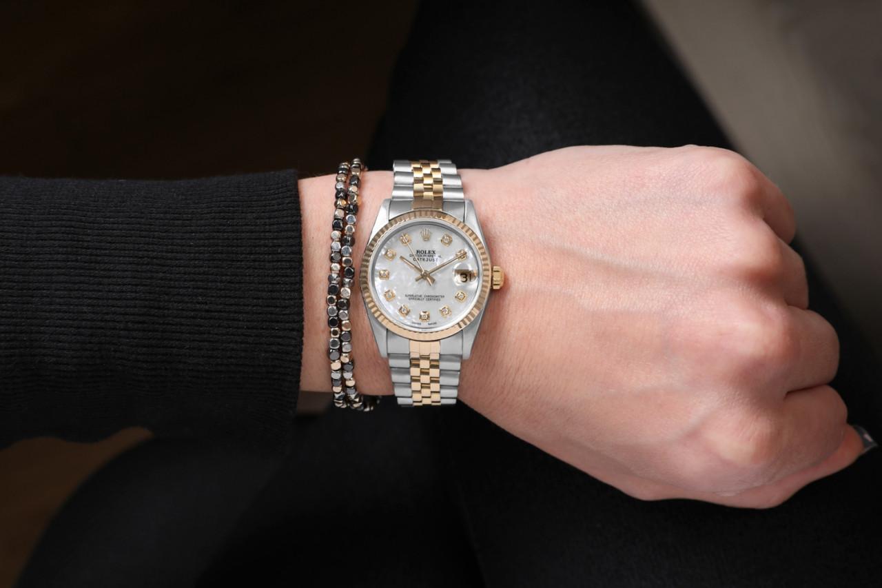 Rolex 31mm Datejust Women's Vintage Two Tone White MOP Mother of Pearl Dial In Excellent Condition For Sale In New York, NY