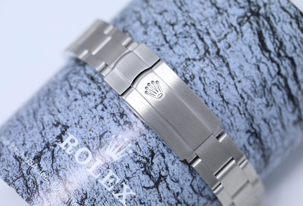 Rolex Montre Oyster Perpetual 31mm à cadran bleu en acier inoxydable et diamants, pour femmes 17720 en vente 1