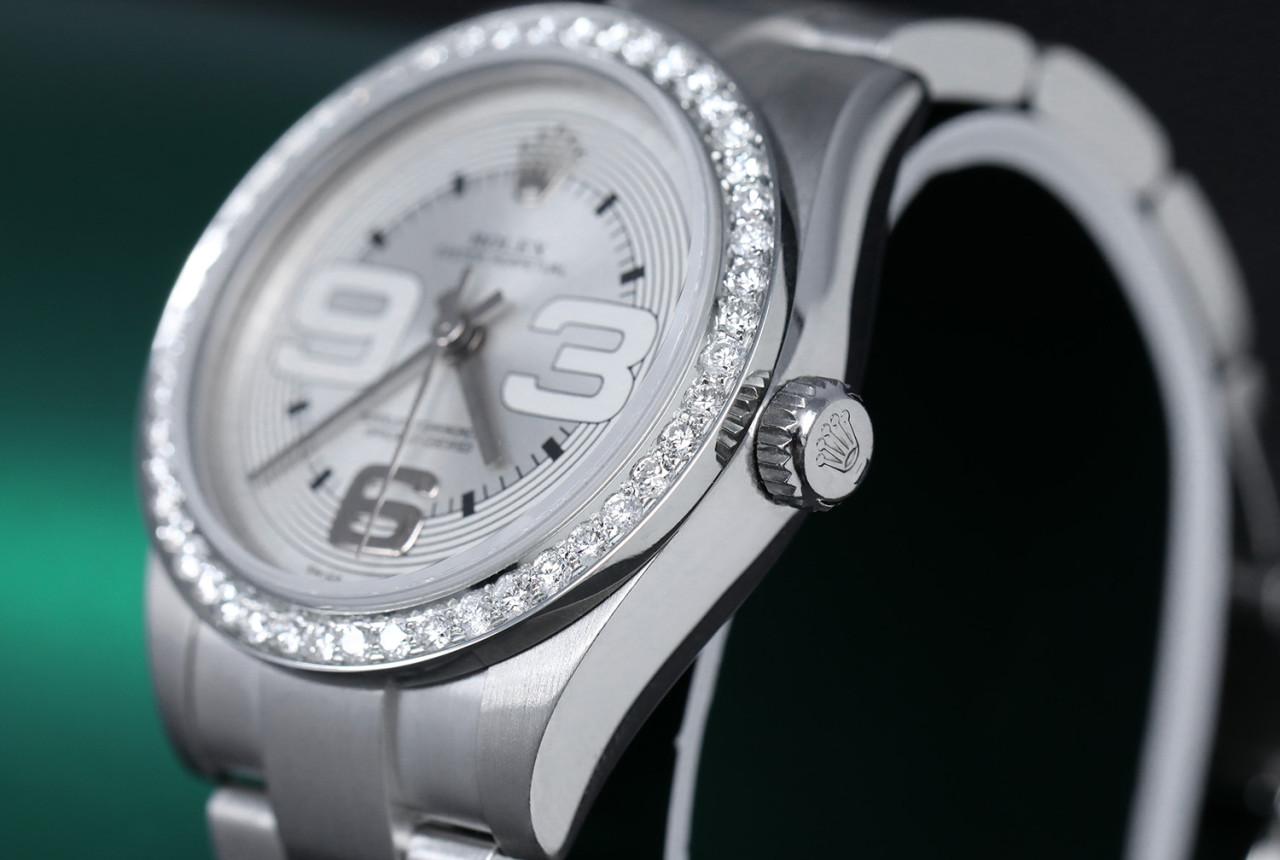 Rolex 31mm Oyster Perpetual Ladies Stainless Steel Watch with Diamond Bezel Silver Dial 177200

Cette montre est dans un état comme neuf. Elle a été polie, entretenue et ne présente aucune rayure ou imperfection visible. Toutes nos montres