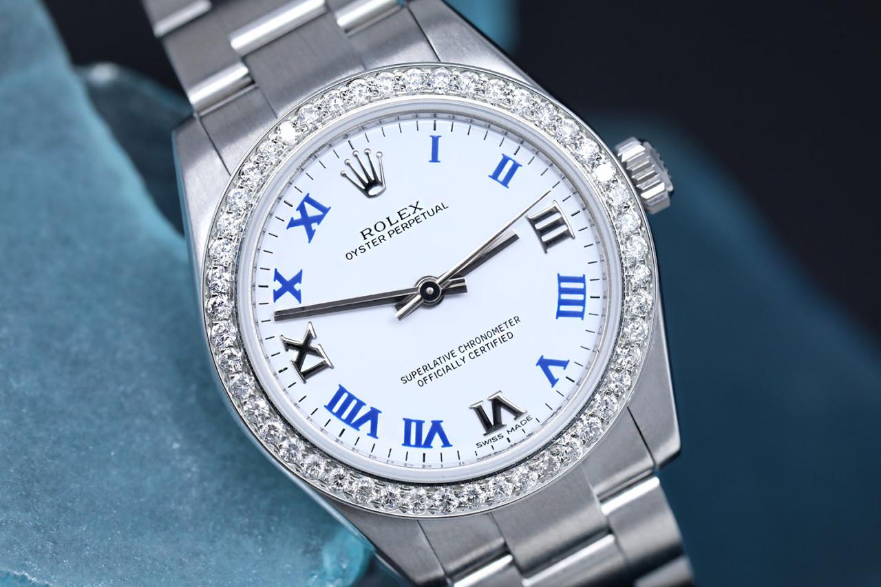 Rolex Oyster Perpetual Montre SS avec cadran blanc et chiffres bleus Excellent état - En vente à New York, NY