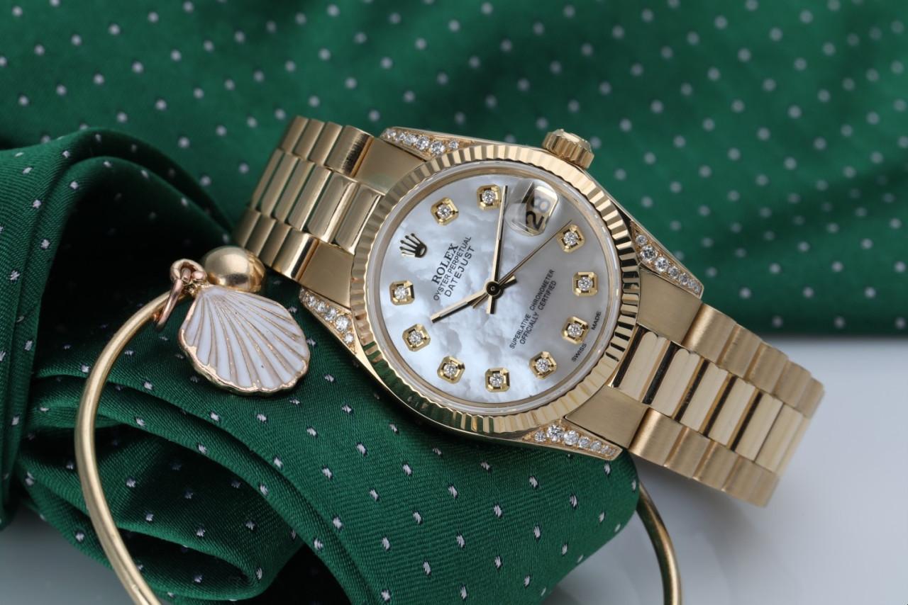 Rolex Montre présidentielle 31 mm en or blanc 18 carats avec cadran MOP et ornements en diamants 68278 en vente 2