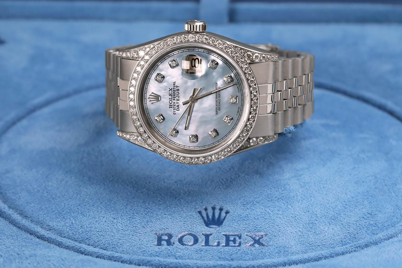 Rolex Montre Datejust bleu bébé avec cadran en nacre, diamants et lunette Excellent état - En vente à New York, NY