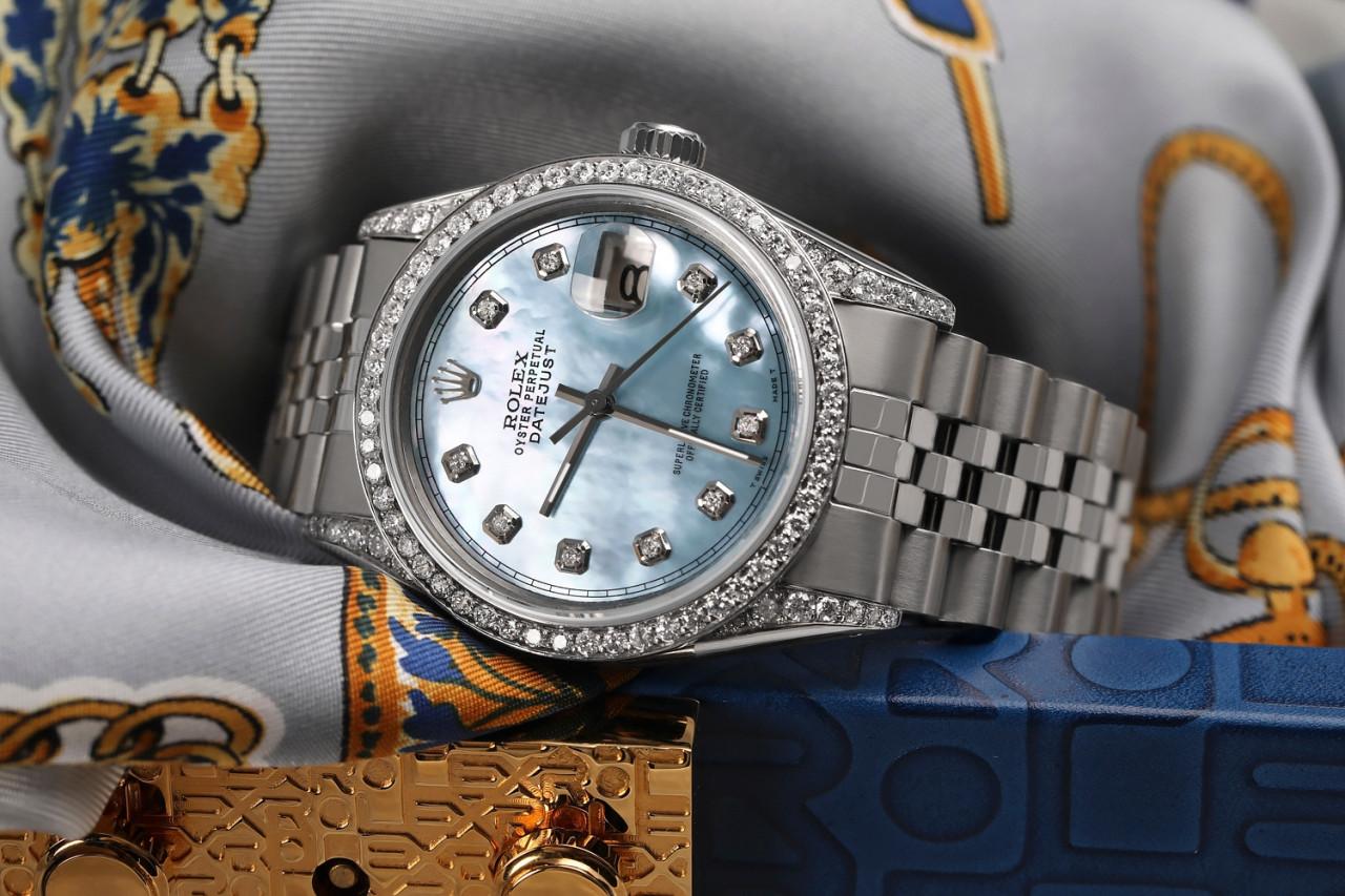 Rolex Montre Datejust bleu bébé avec cadran en nacre, diamants et lunette Pour hommes en vente