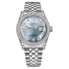 Rolex Montre Datejust bleu bébé avec cadran en nacre, diamants et lunette