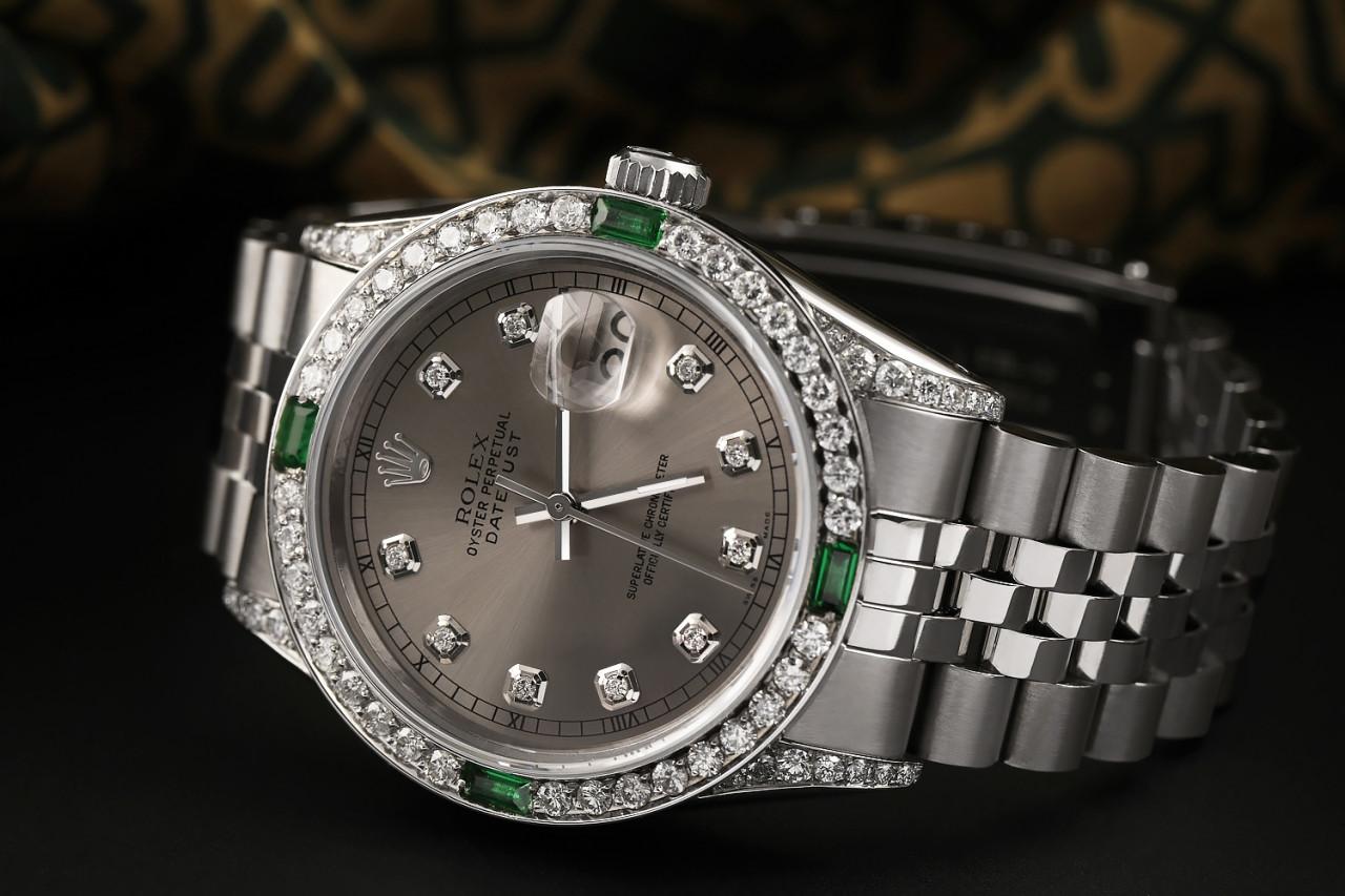 Rolex Datejust Uhr mit dunkelgrauem Diamant-Zifferblatt mit Diamant- und Smaragd-Lünette  im Zustand „Hervorragend“ im Angebot in New York, NY