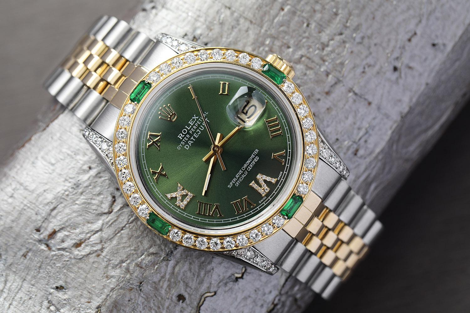 Rolex 36mm Datejust Grünes Zifferblatt, Diamanten/Emeralds Lünette Zweifarbige Uhr 16013 (Rundschliff) im Angebot