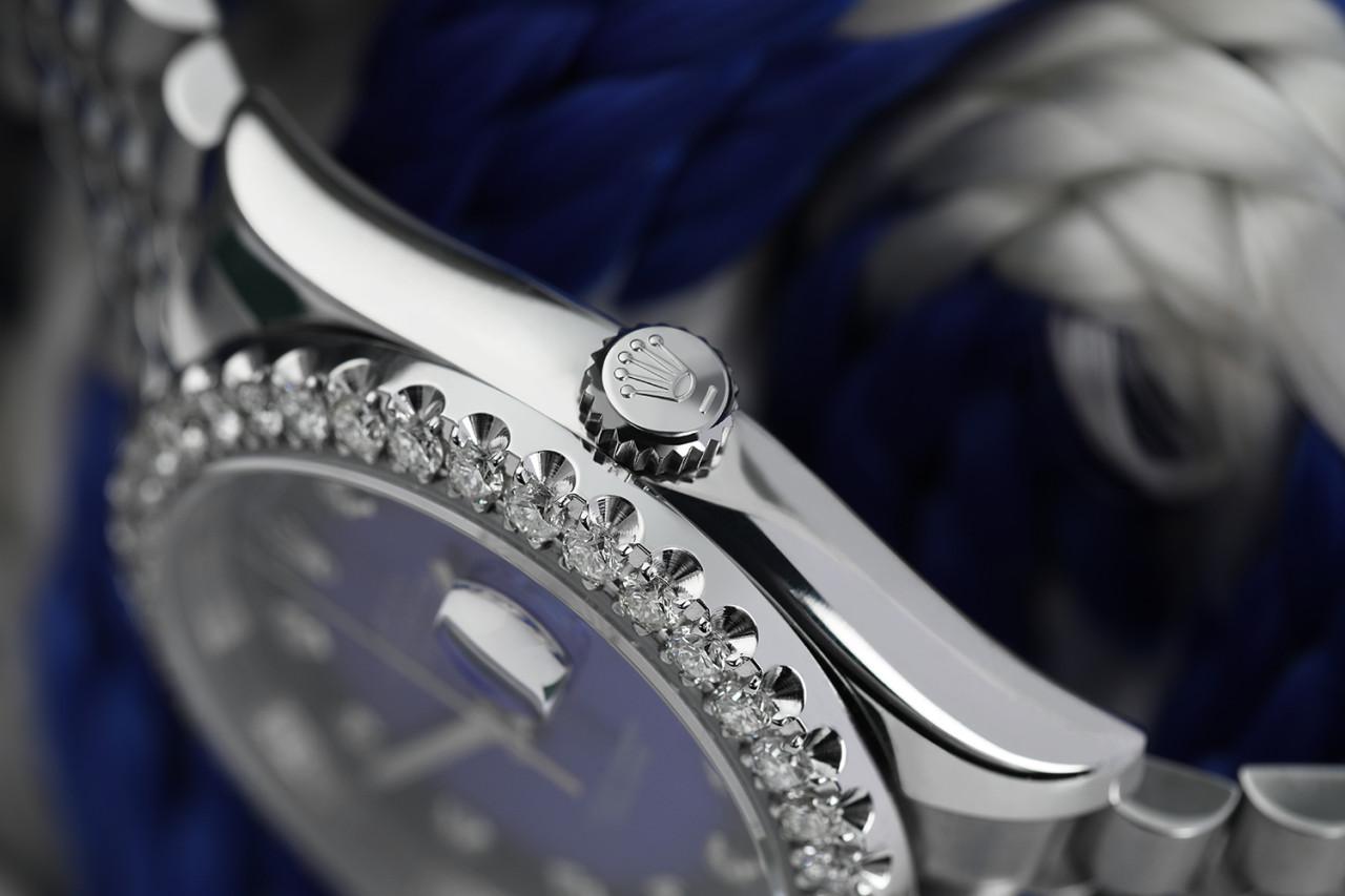 Rolex 36mm Datejust New Style Custom Diamond Bezel, Blue Vignette Diamond Dial Jubilee 116234
Cette montre est dans un état comme neuf. Elle a été polie, entretenue et ne présente aucune rayure ou imperfection visible. Toutes nos montres bénéficient