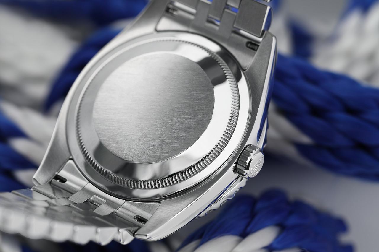 Taille ronde Rolex Montre Datejust New Style personnalisée avec lunette en diamants, cadran bleu Vignette en diamants en vente