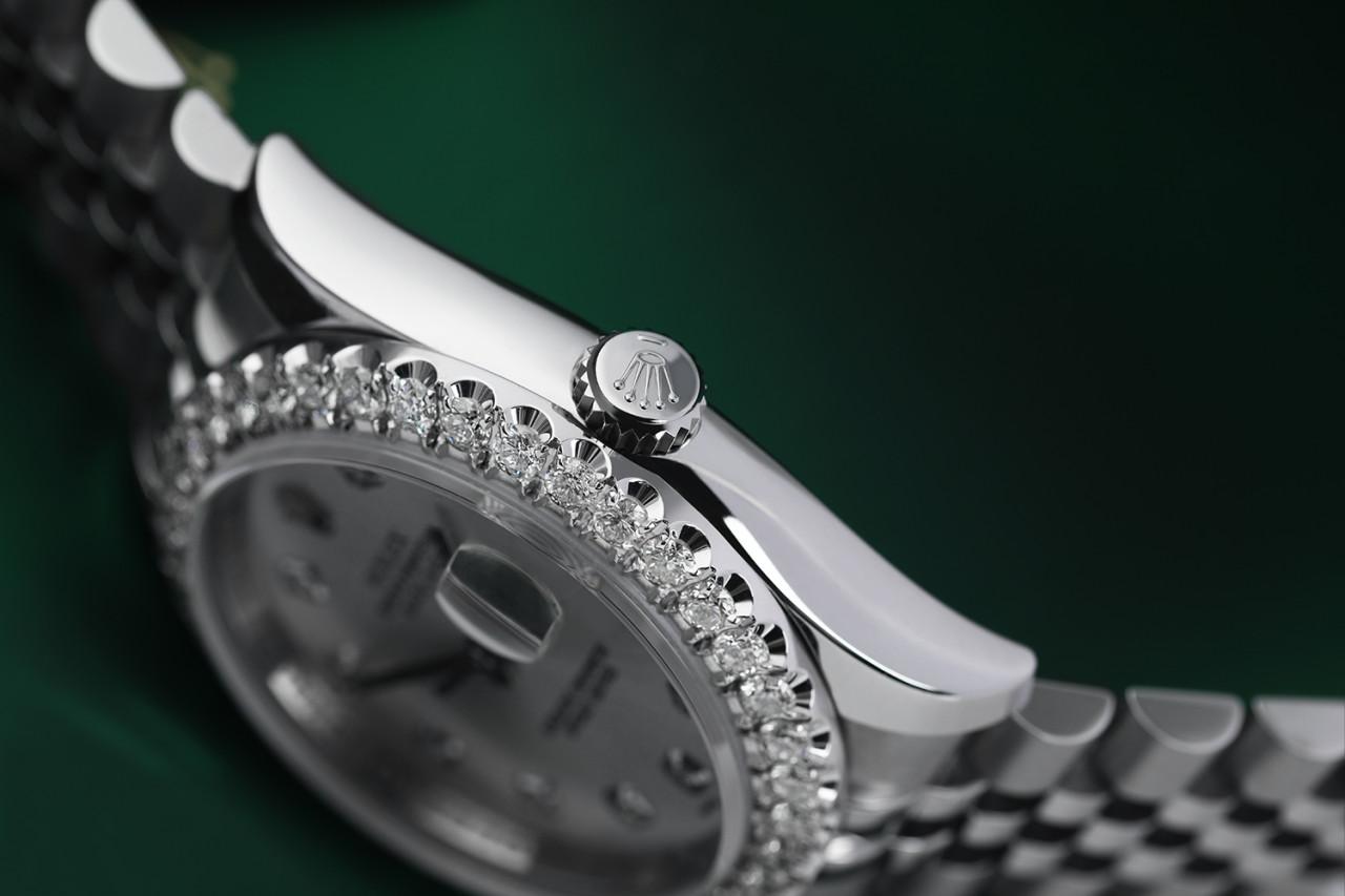 Taille ronde Rolex Montre Datejust New Style personnalisée avec lunette en diamant, cadran en argent et diamants 116234 en vente