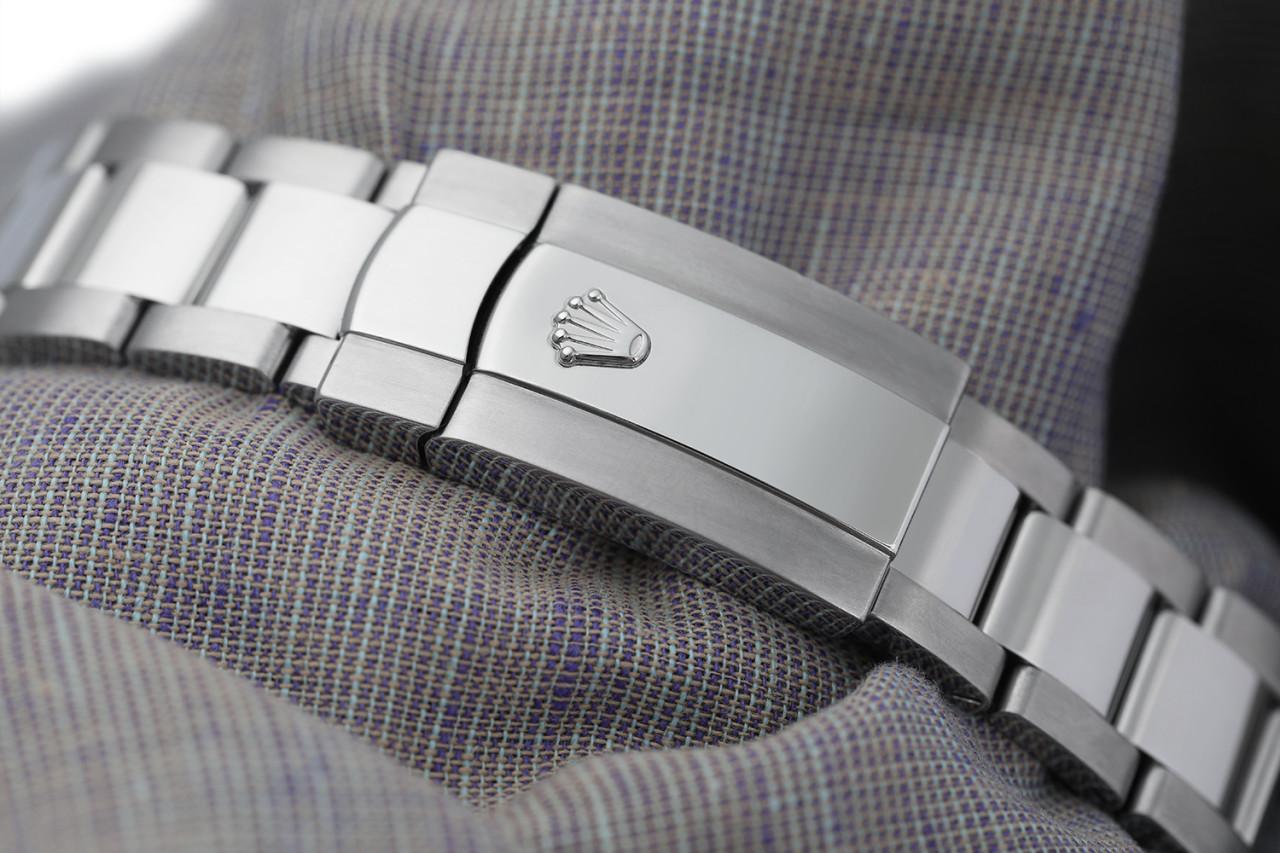 Rolex Montre Datejust 36 mm avec lunette personnalisée en diamants et cadran en nacre blanche, style neuf Excellent état - En vente à New York, NY