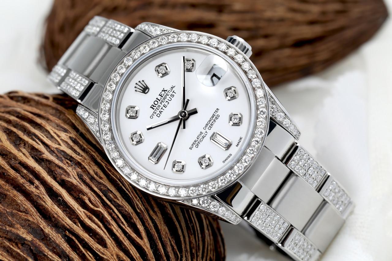 Rolex 36mm Datejust S/S White Diamond Dial 8+2 Oyster Band Diamonds on Side + Bezel & Lugs 16014
This watch is in like new condition. It has been polished, serviced and has no visible scratches or blemishes. All our watches come with a standard 1