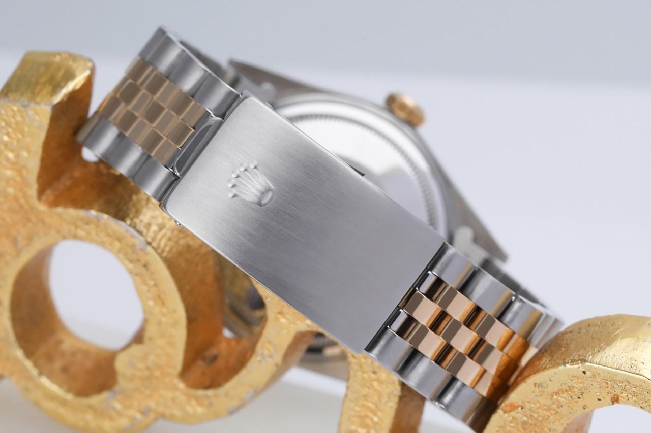Rolex Montre Datejust en nacre blanche avec cadran en diamants baguettes et ronds en vente 2