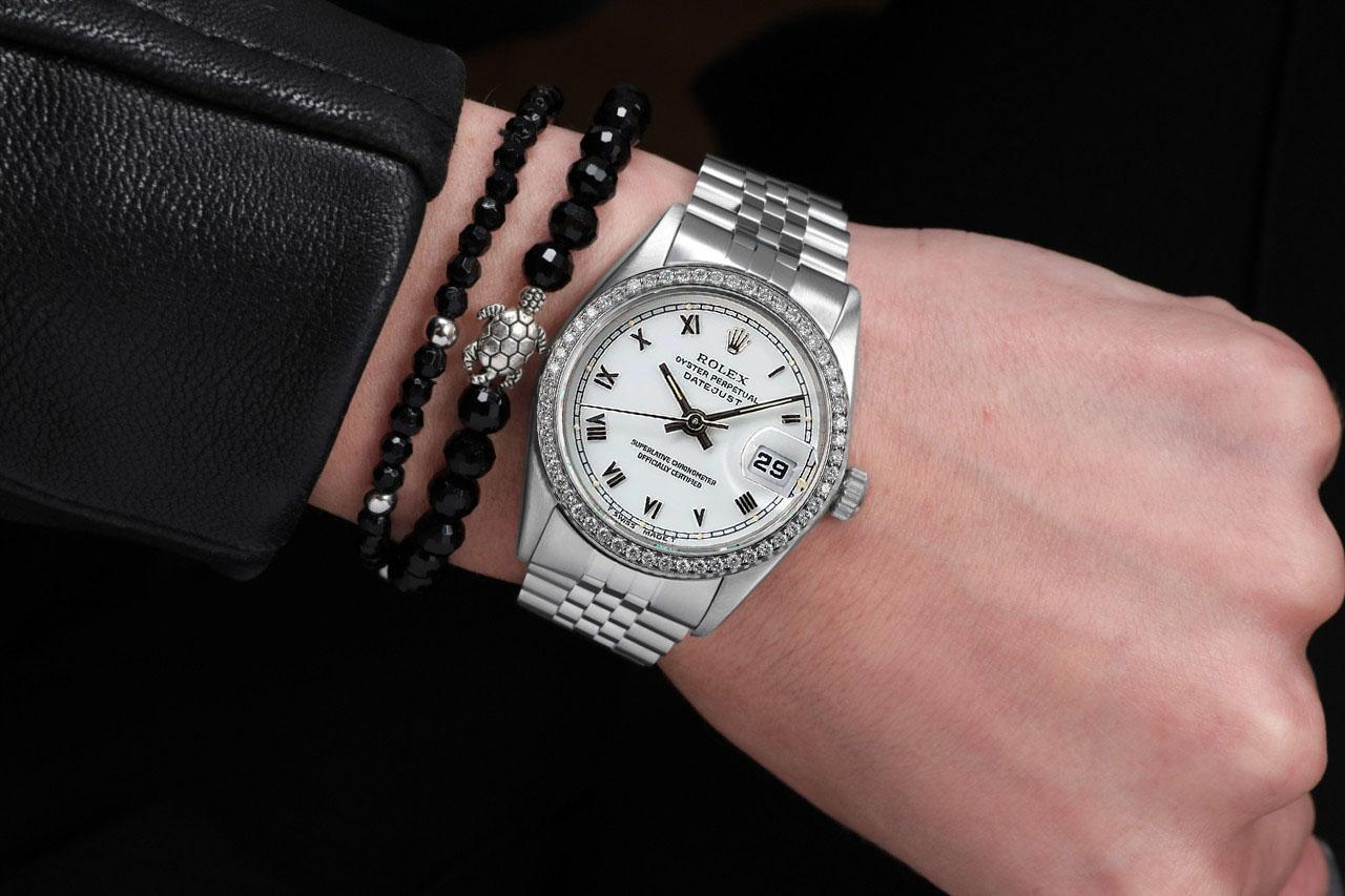 Taille ronde Rolex Montre Datejust avec cadran romain blanc et lunette diamantée en acier en vente