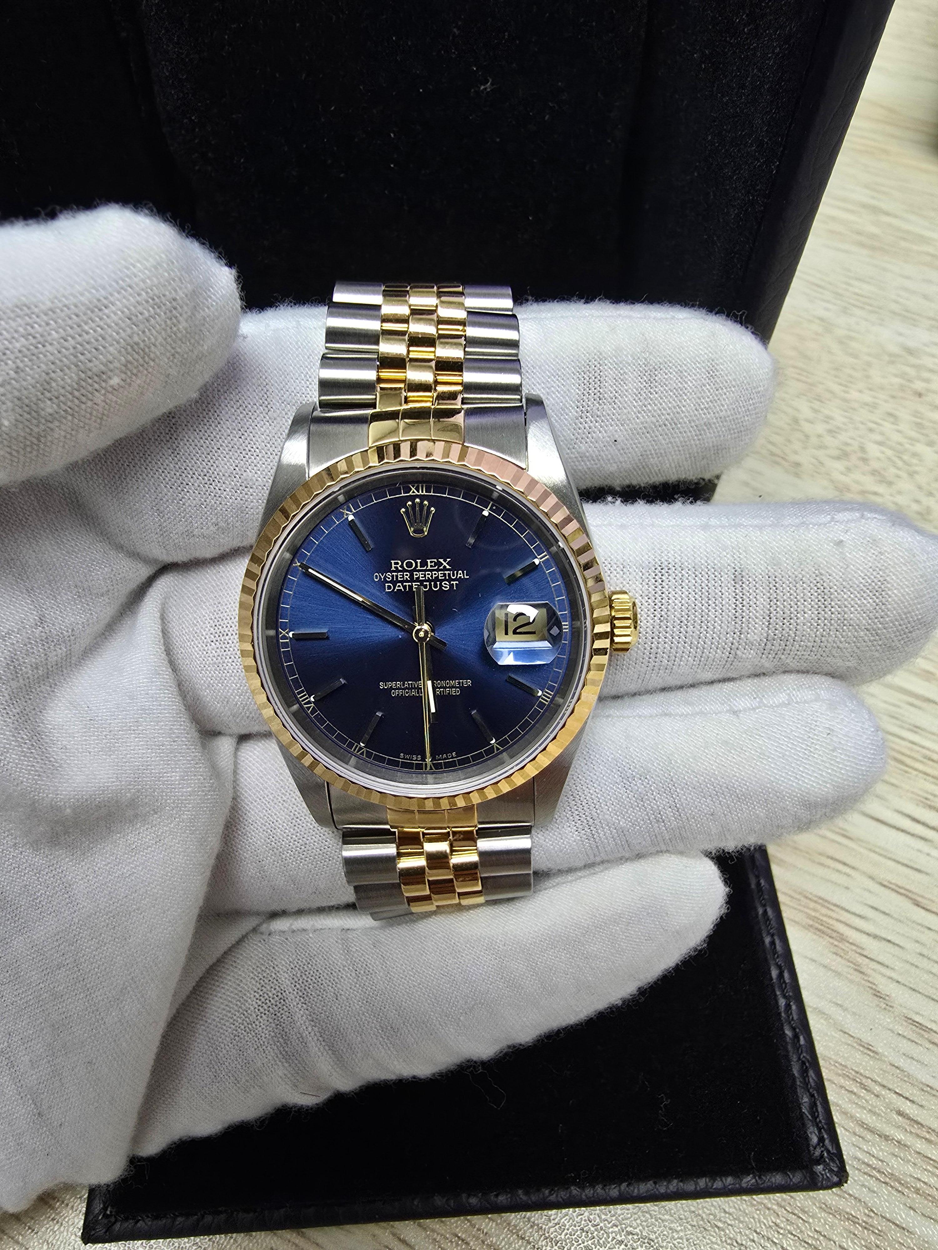 Rolex 36mm Oyster Perpetual Datejust Blue Dial Jubilee Automatic 18K Gold/Steel In Excellent Condition For Sale In Kowloon, HK