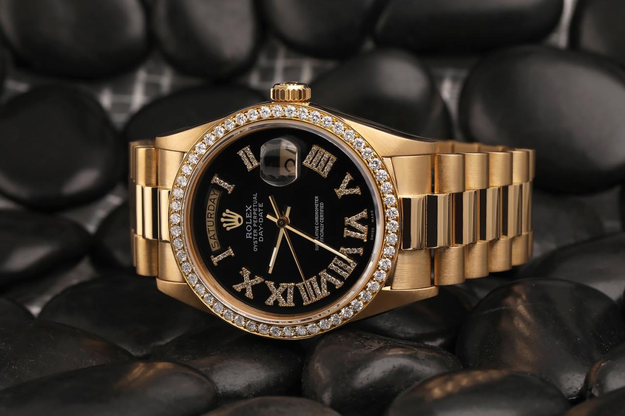 Taille ronde Rolex Montre présidentielle en or 18 carats avec cadran chiffres romains et diamants noirs en vente