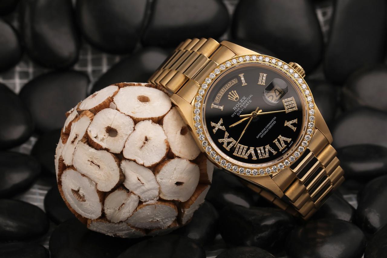 Rolex Montre présidentielle en or 18 carats avec cadran chiffres romains et diamants noirs Excellent état - En vente à New York, NY
