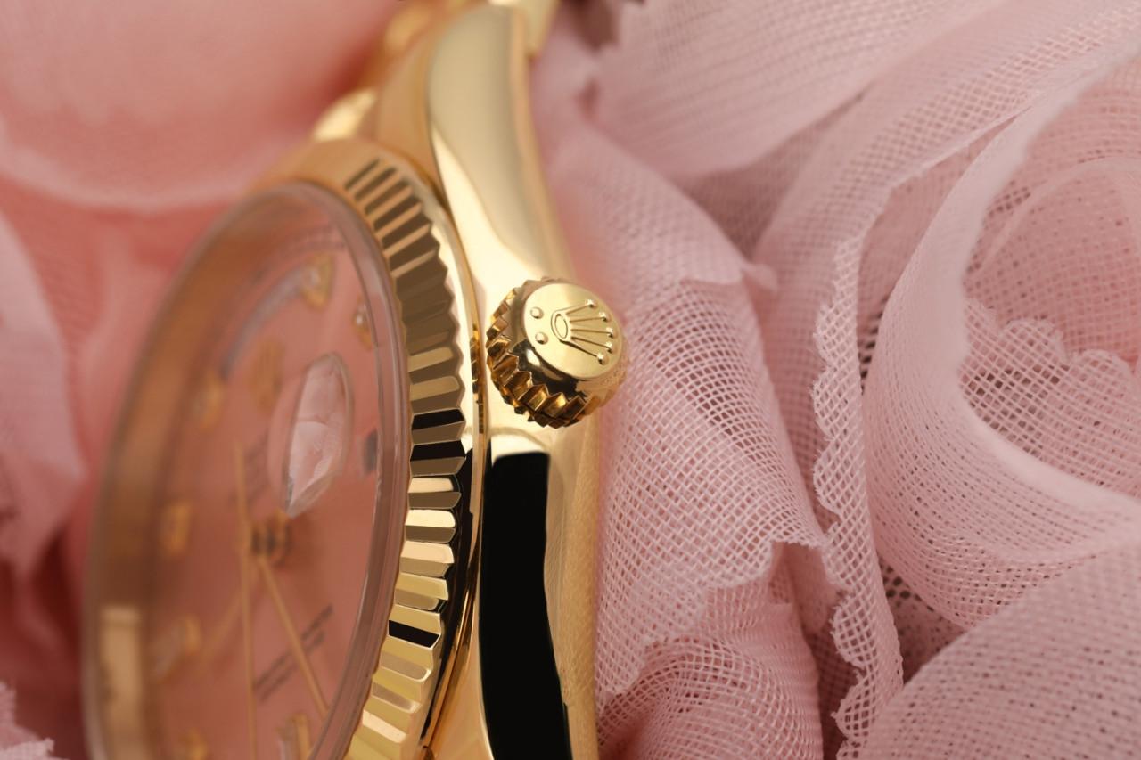 Rolex Montre présidentielle 36 mm en or 18 carats avec cadran cannelé en diamants roses baguettes et lunette 18038 Pour hommes en vente
