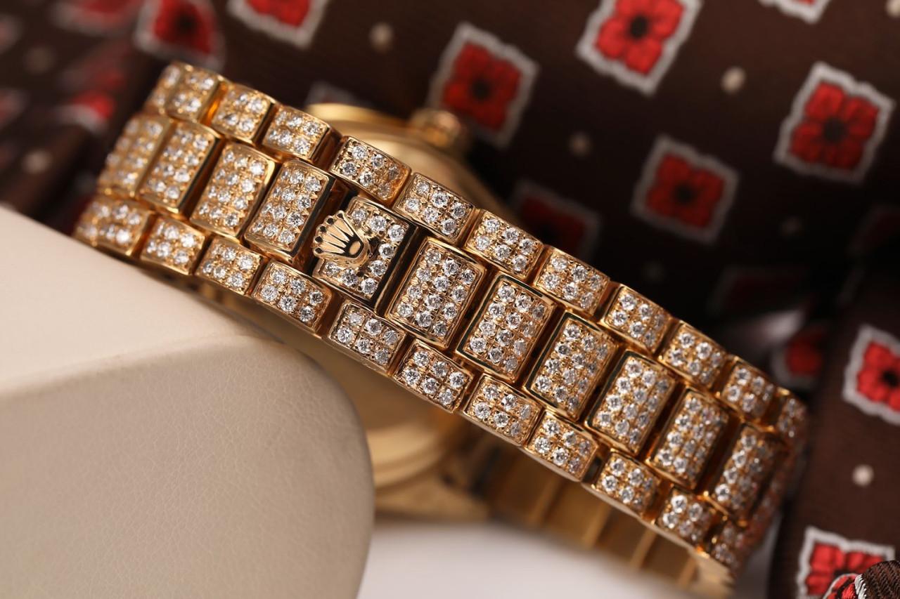 Rolex Presidential 18kt Gold Weiß Perlmutt 8+2 maßgefertigte Diamantuhr im Angebot 1