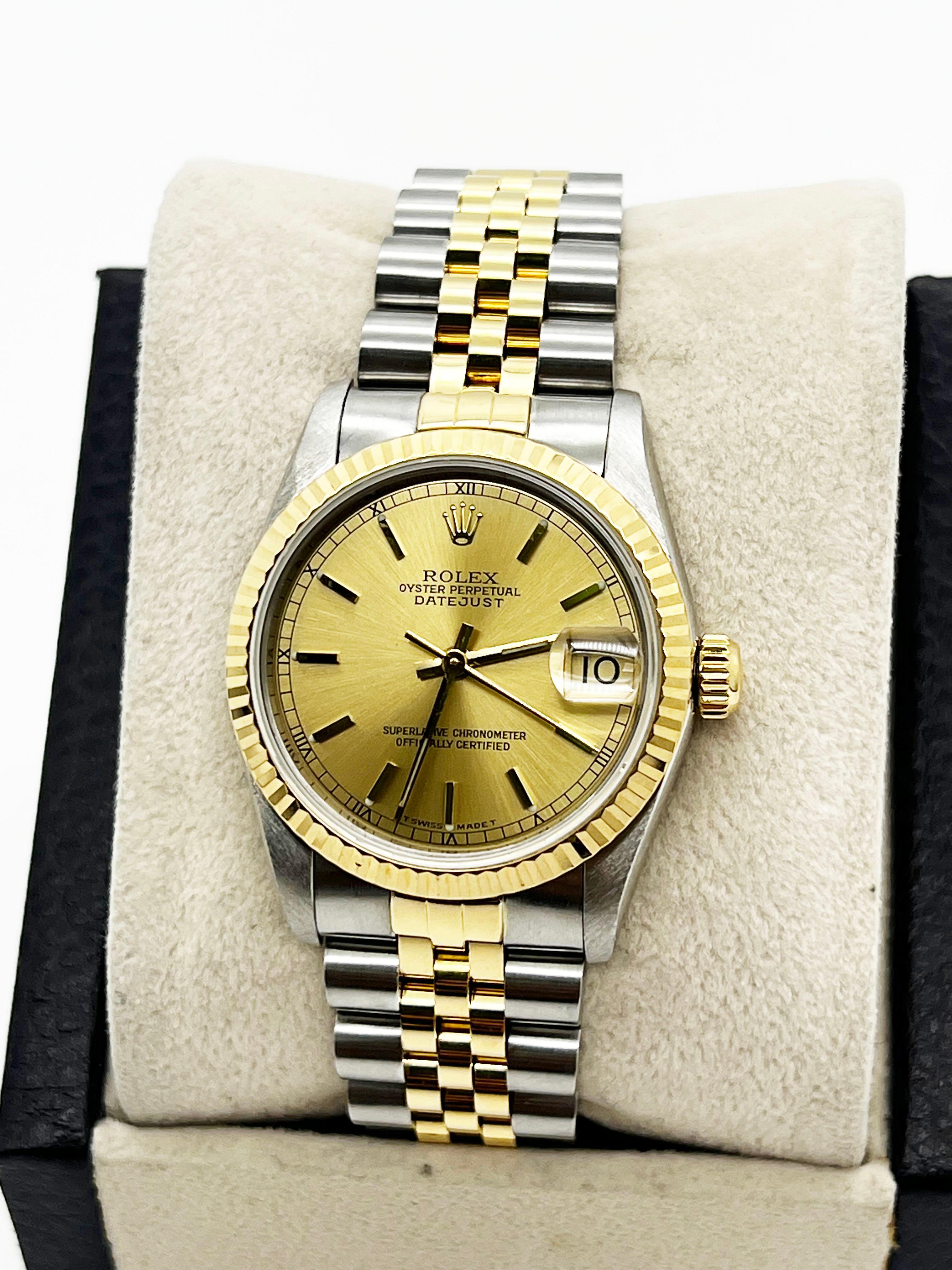 Stilnummer: 68273



Seriennummer: 8526***



Jahr: 1984

 

Modell: Midsize Datejust

 

MATERIAL des Gehäuses: Rostfreier Stahl

 

Band: 18K Gelbgold & Edelstahl

 

Lünette: 18K Gelbgold

 

Zifferblatt: Champagner Zifferblatt

 

Gesicht: