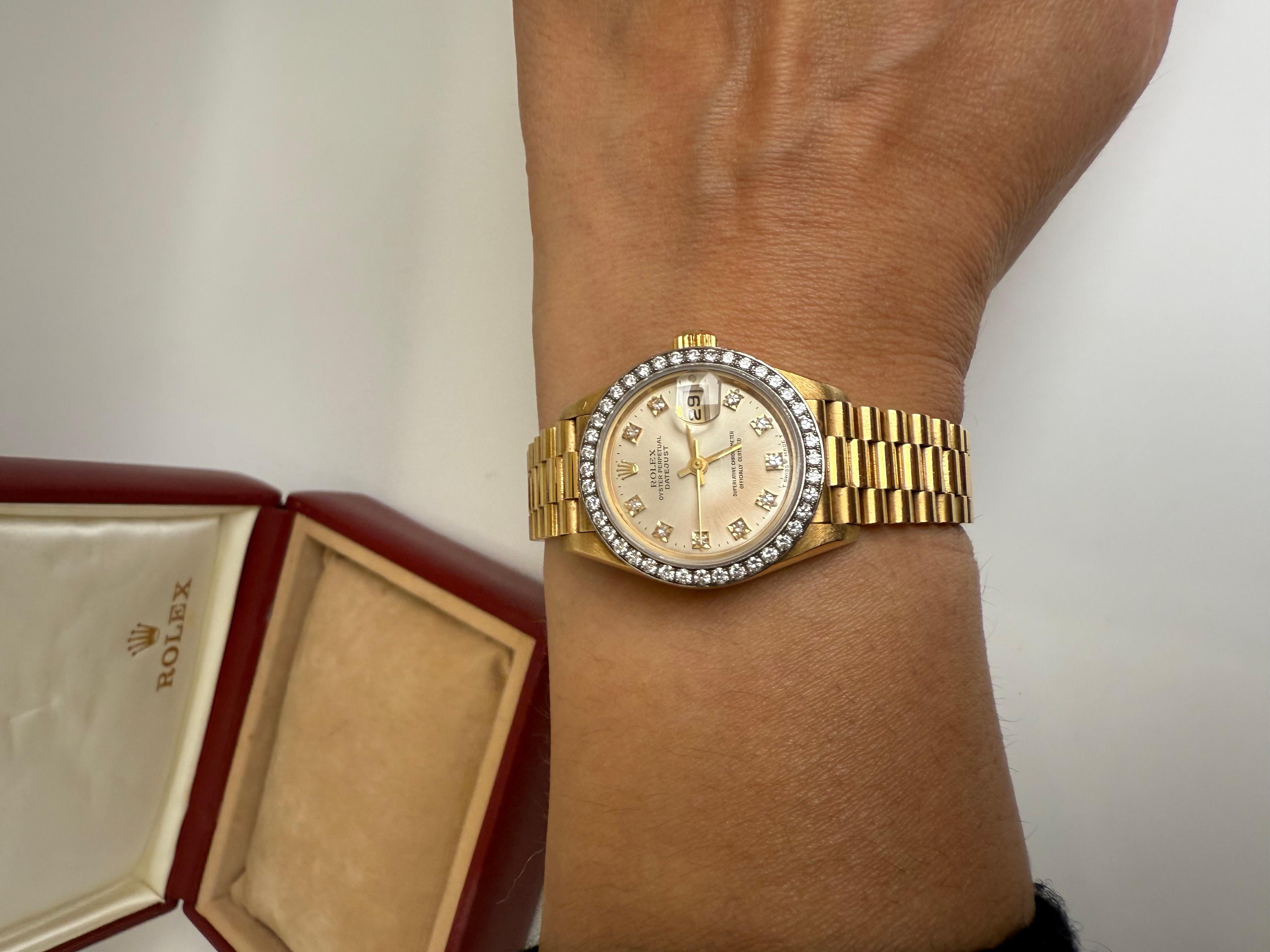 Rolex 69178 Datejust Montre pour dames en or jaune 18k avec lunette et cadran à diamants 26 mm en vente 1