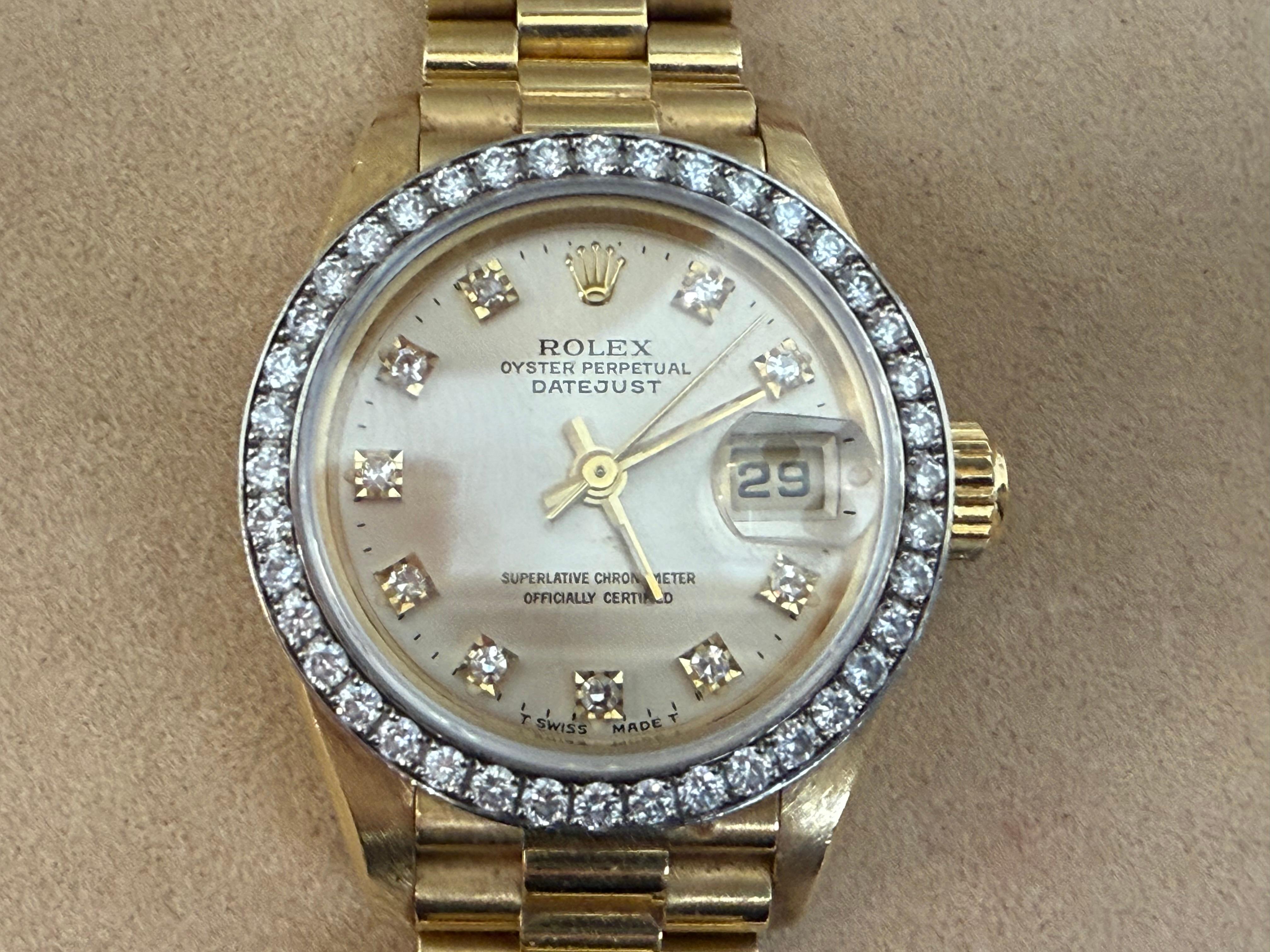 Rolex 69178 Datejust Montre pour dames en or jaune 18k avec lunette et cadran à diamants 26 mm en vente 2