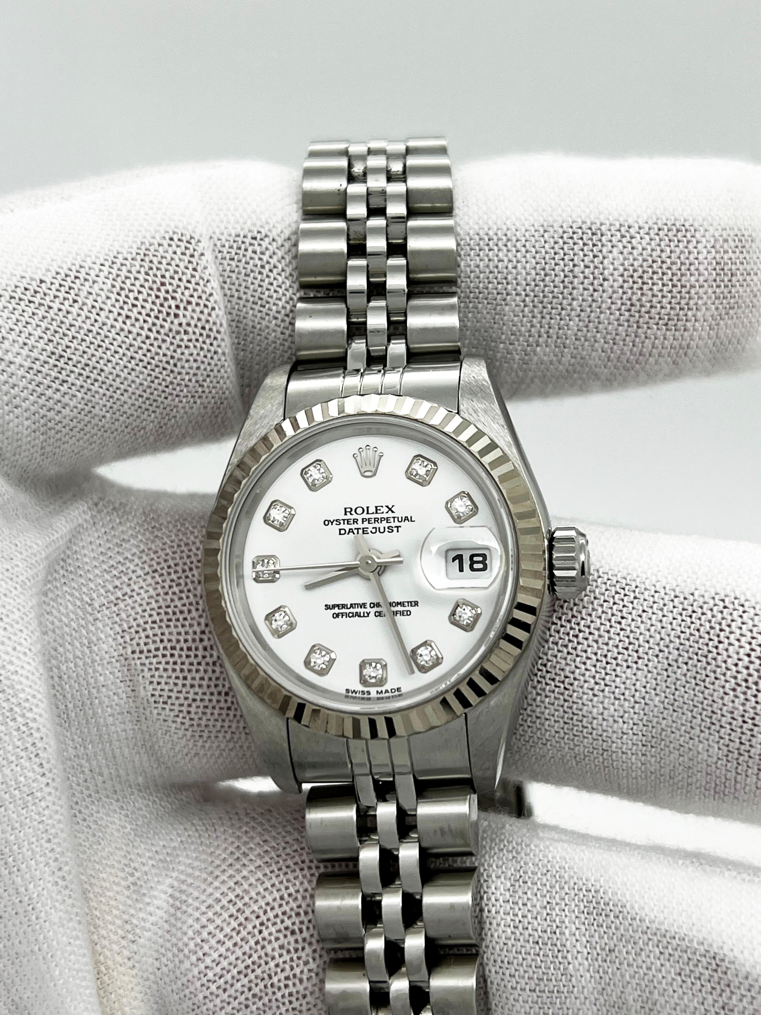Rolex 79174 pour femmes Datejust avec cadran blanc en acier inoxydable et papier boîte 2004 en vente 2