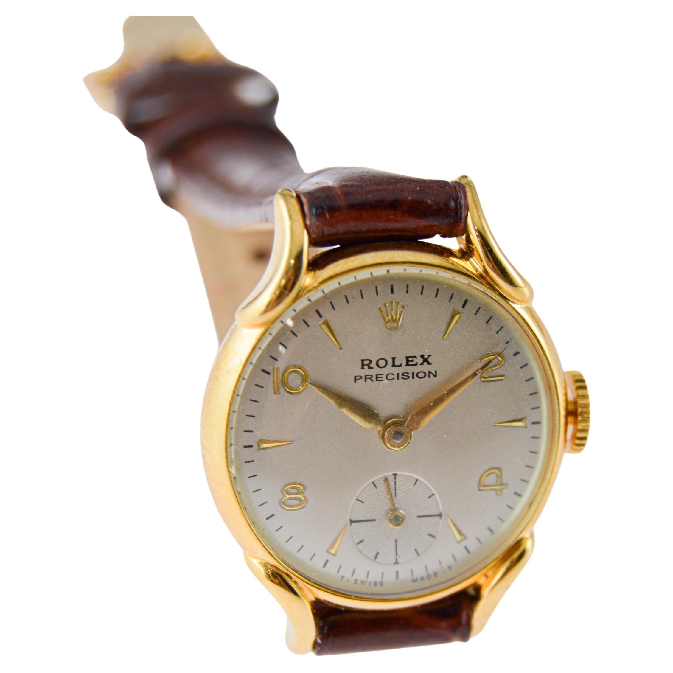 Reloj Rolex redondo de oro macizo de 9 quilates de mediados de siglo circa años 50 en venta 5