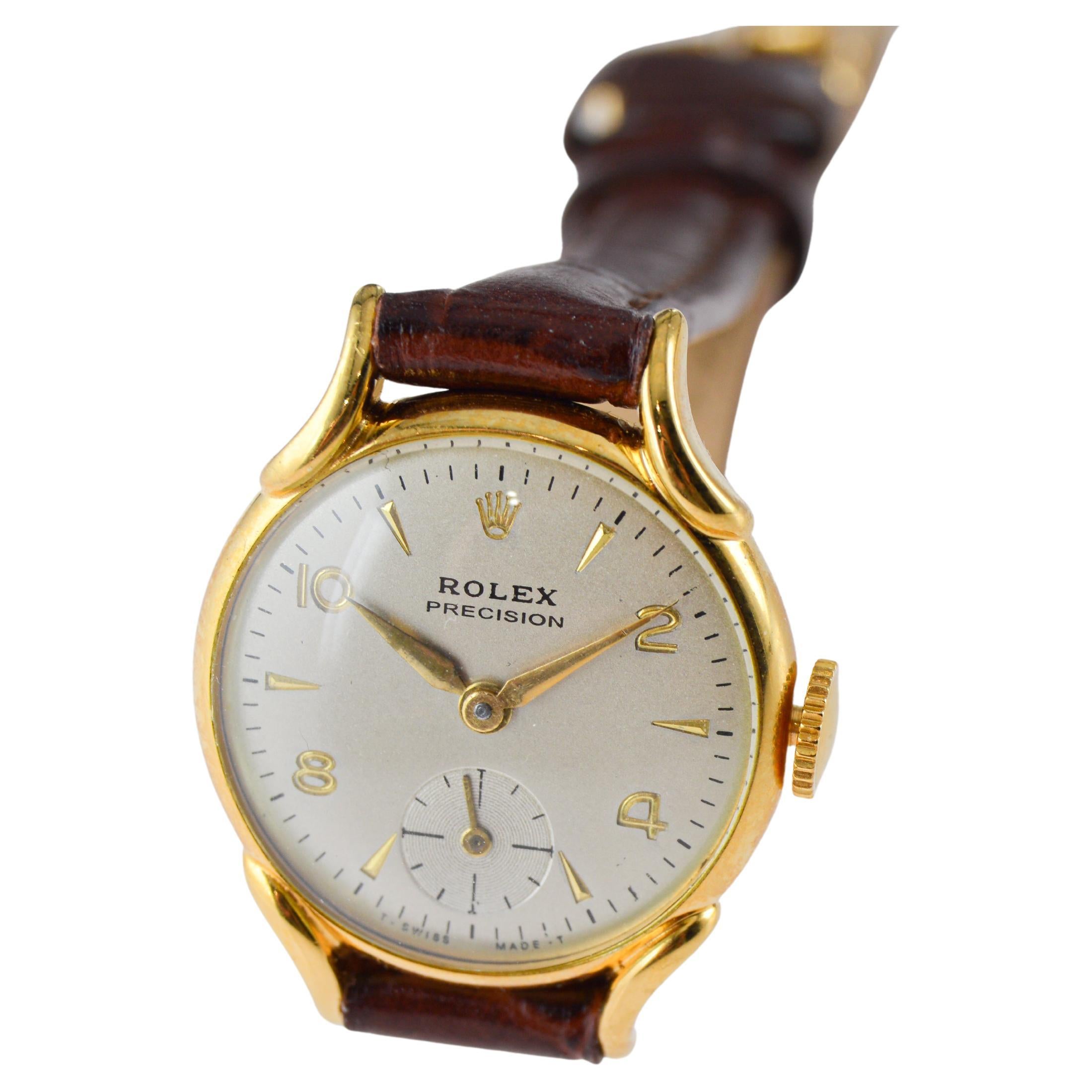 Reloj Rolex redondo de oro macizo de 9 quilates de mediados de siglo circa años 50 en venta 6