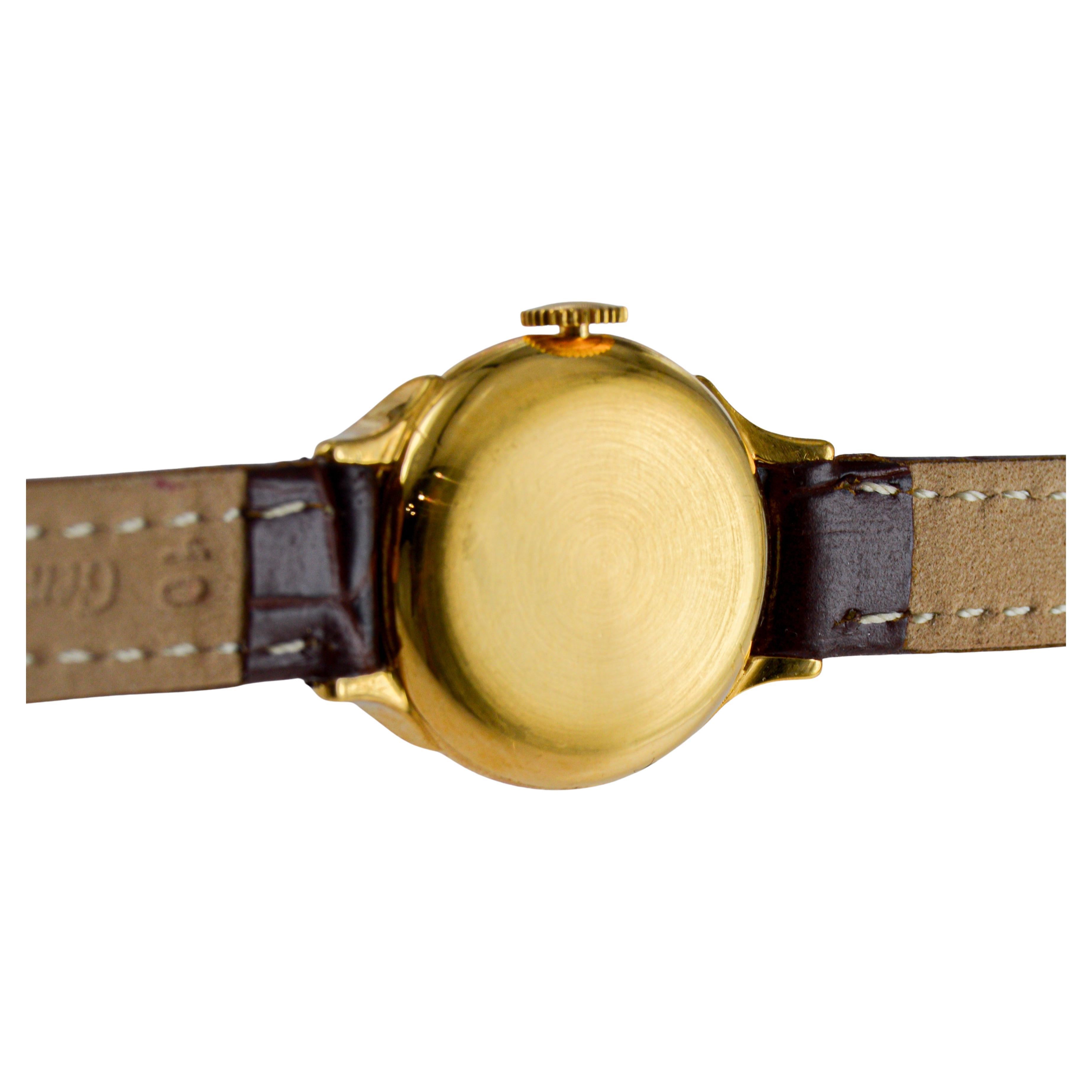 Reloj Rolex redondo de oro macizo de 9 quilates de mediados de siglo circa años 50 en venta 7