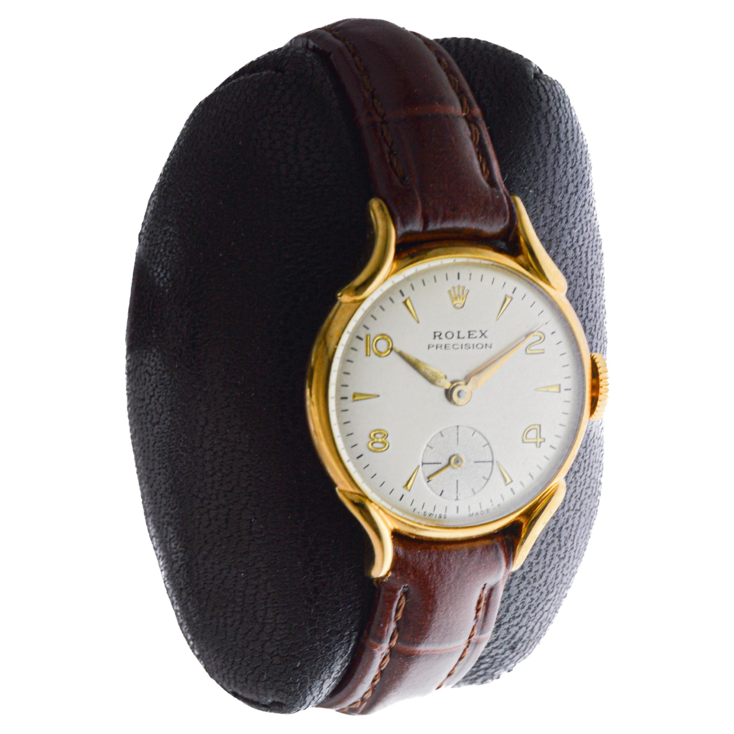 Reloj Rolex redondo de oro macizo de 9 quilates de mediados de siglo circa años 50 Art Decó en venta