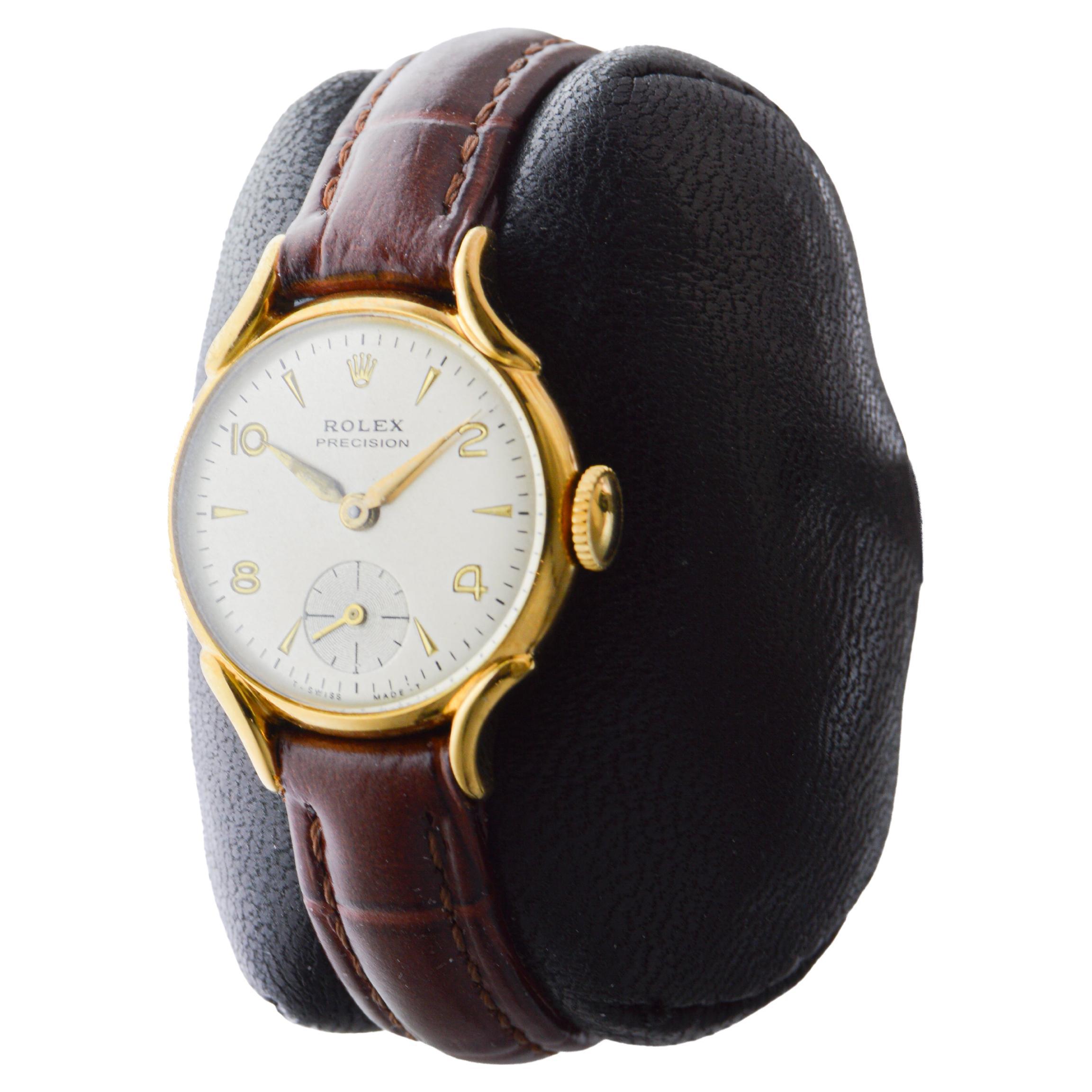Reloj Rolex redondo de oro macizo de 9 quilates de mediados de siglo circa años 50 en venta 1