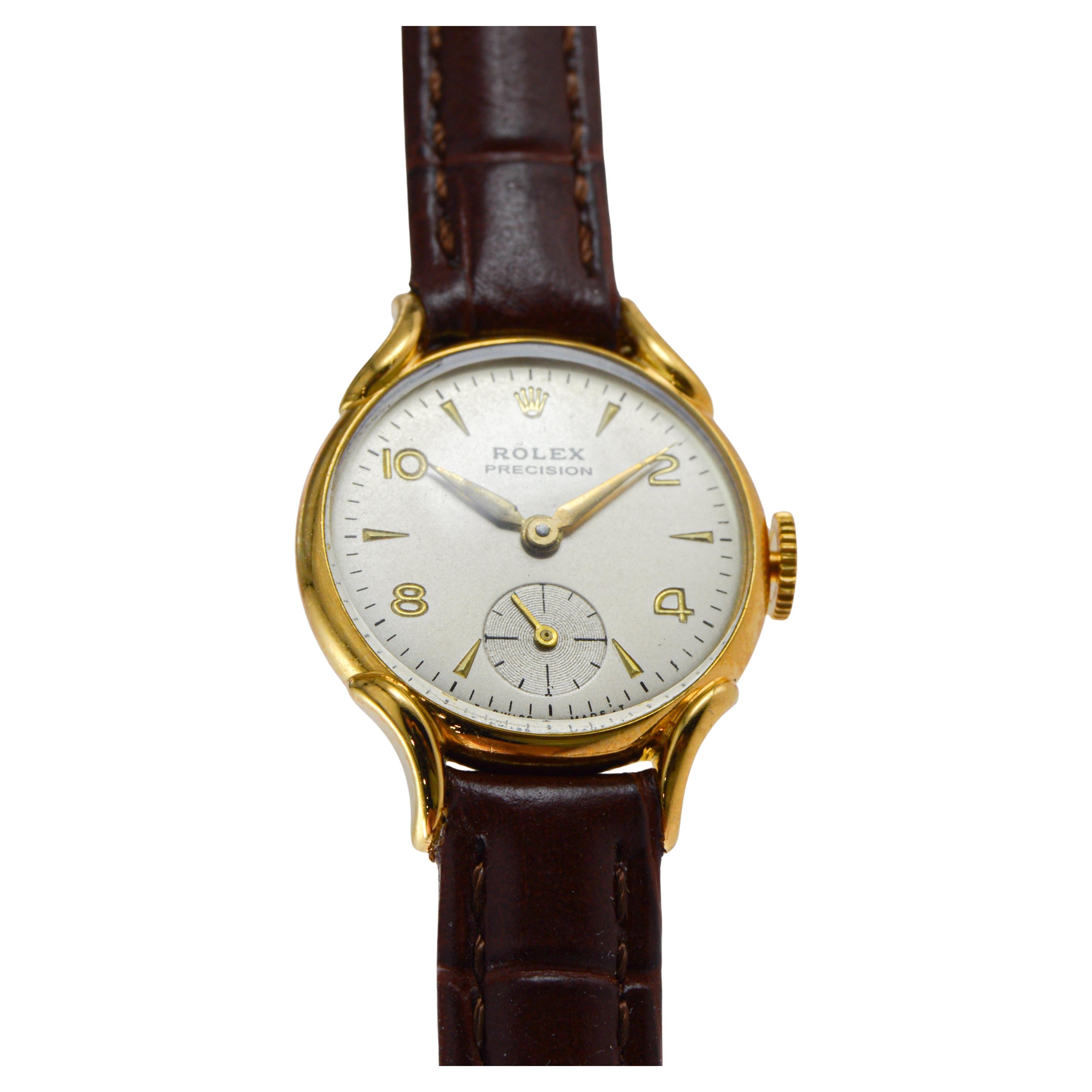Reloj Rolex redondo de oro macizo de 9 quilates de mediados de siglo circa años 50 en venta 3