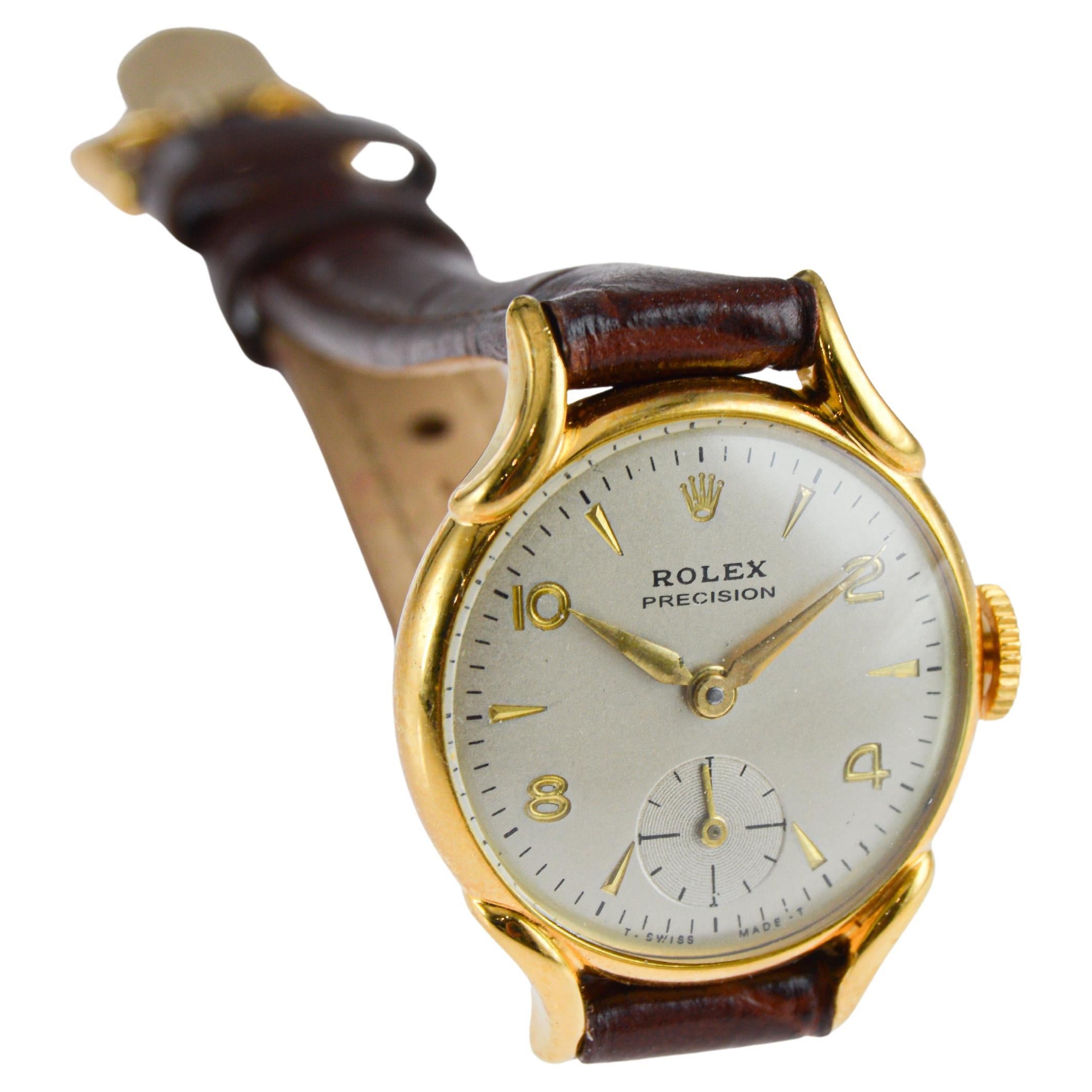 Reloj Rolex redondo de oro macizo de 9 quilates de mediados de siglo circa años 50 en venta 4