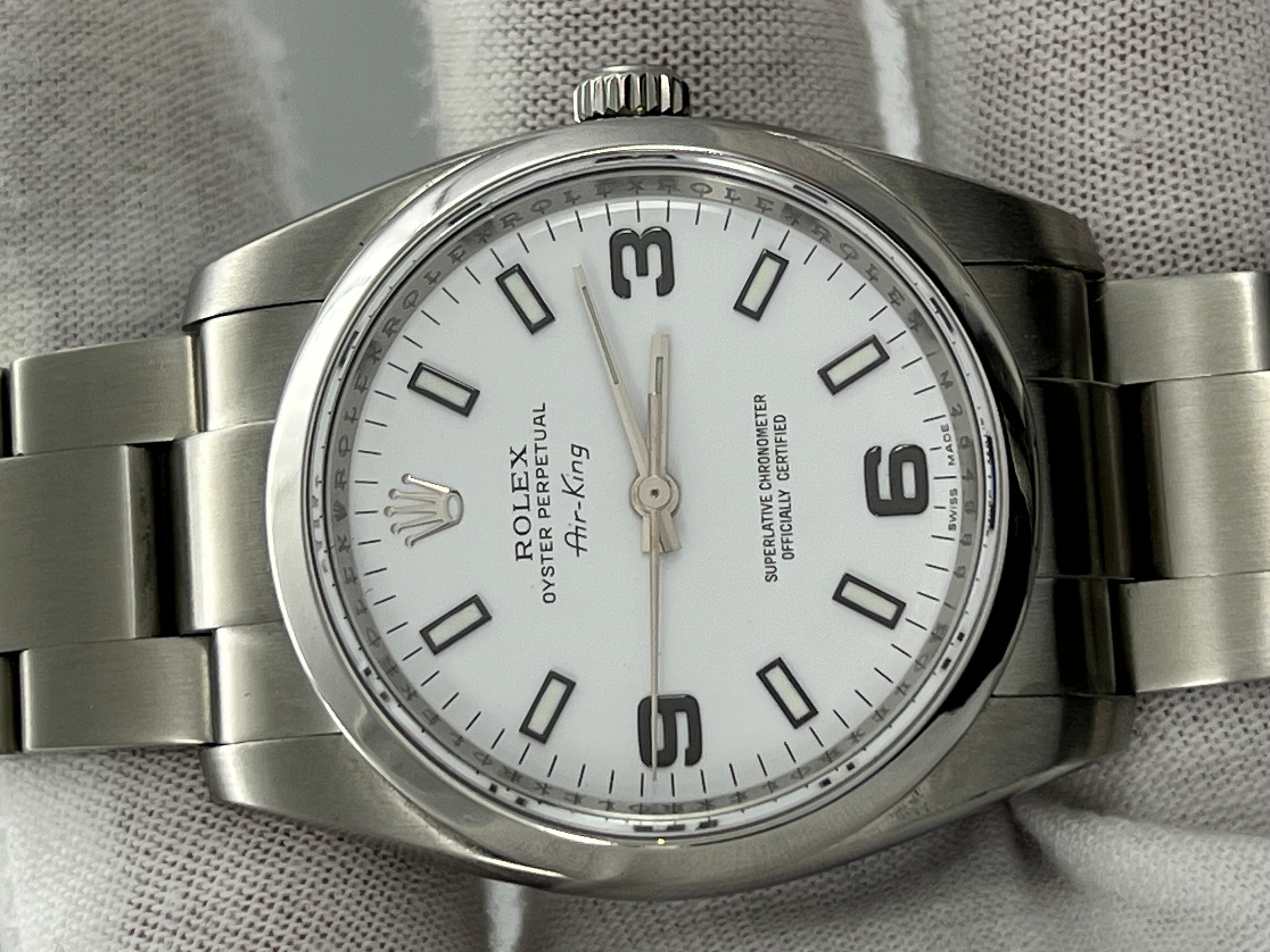 Número de estilo: 114200
De serie: M254***
Año: 2008
Model No: Rolex Air King
Material de la caja: Acero inoxidable
Pulsera: Pulsera Oyster de acero inoxidable
Bisel: Acero inoxidable
Esfera: Blanca 
Cara: Cristal de zafiro 
Tamaño de la caja: 34