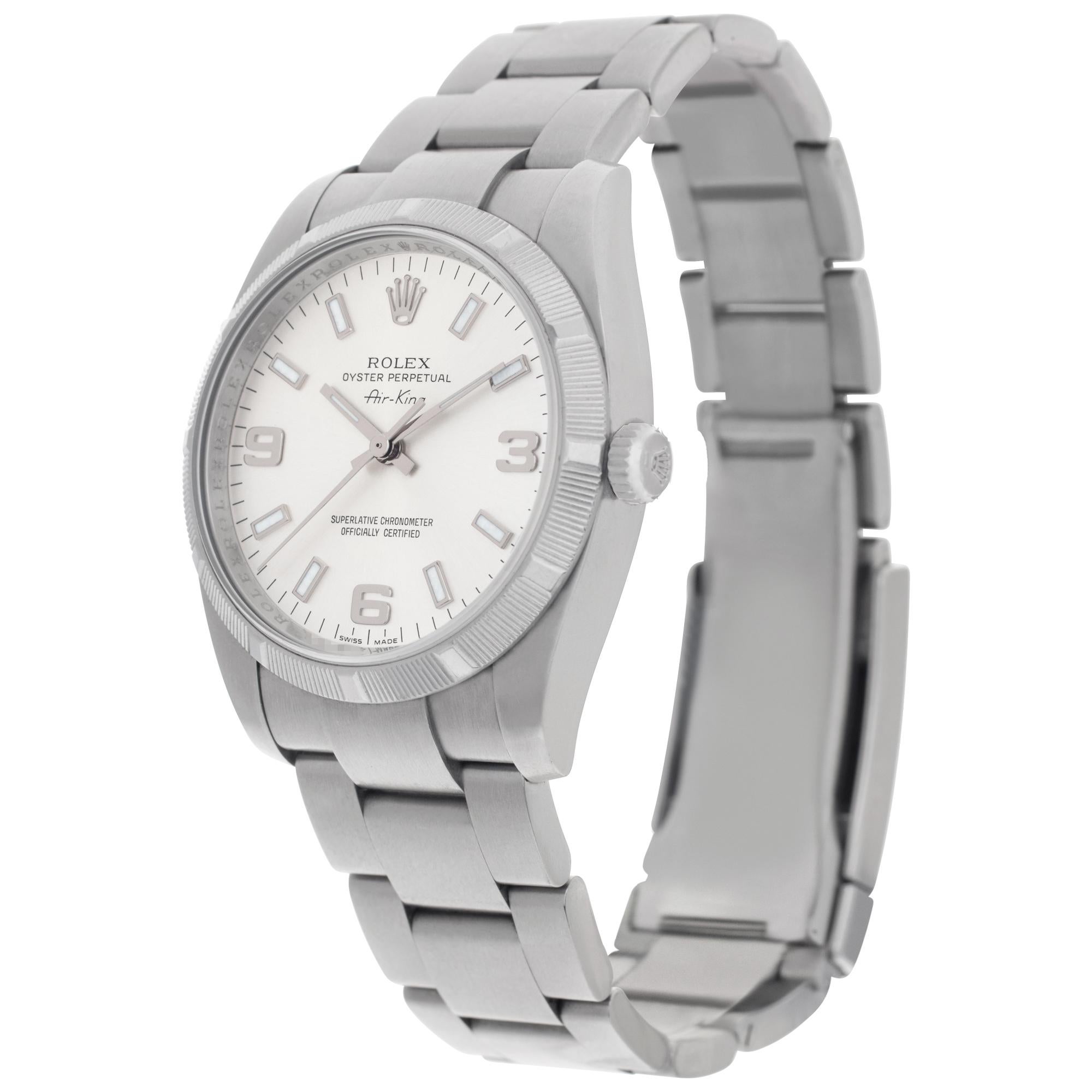 Rolex Air King aus Edelstahl mit gedrehter, gedrehter Lünette. Auto mit geschwungener Sekunden. 34 mm Gehäusegröße. Mit Papieren datiert 2010. **nur per Bankdraht zu diesem Preis** Ref 114210. Pre-owned Rolex Uhr aus zweiter Hand.

Zertifizierte,