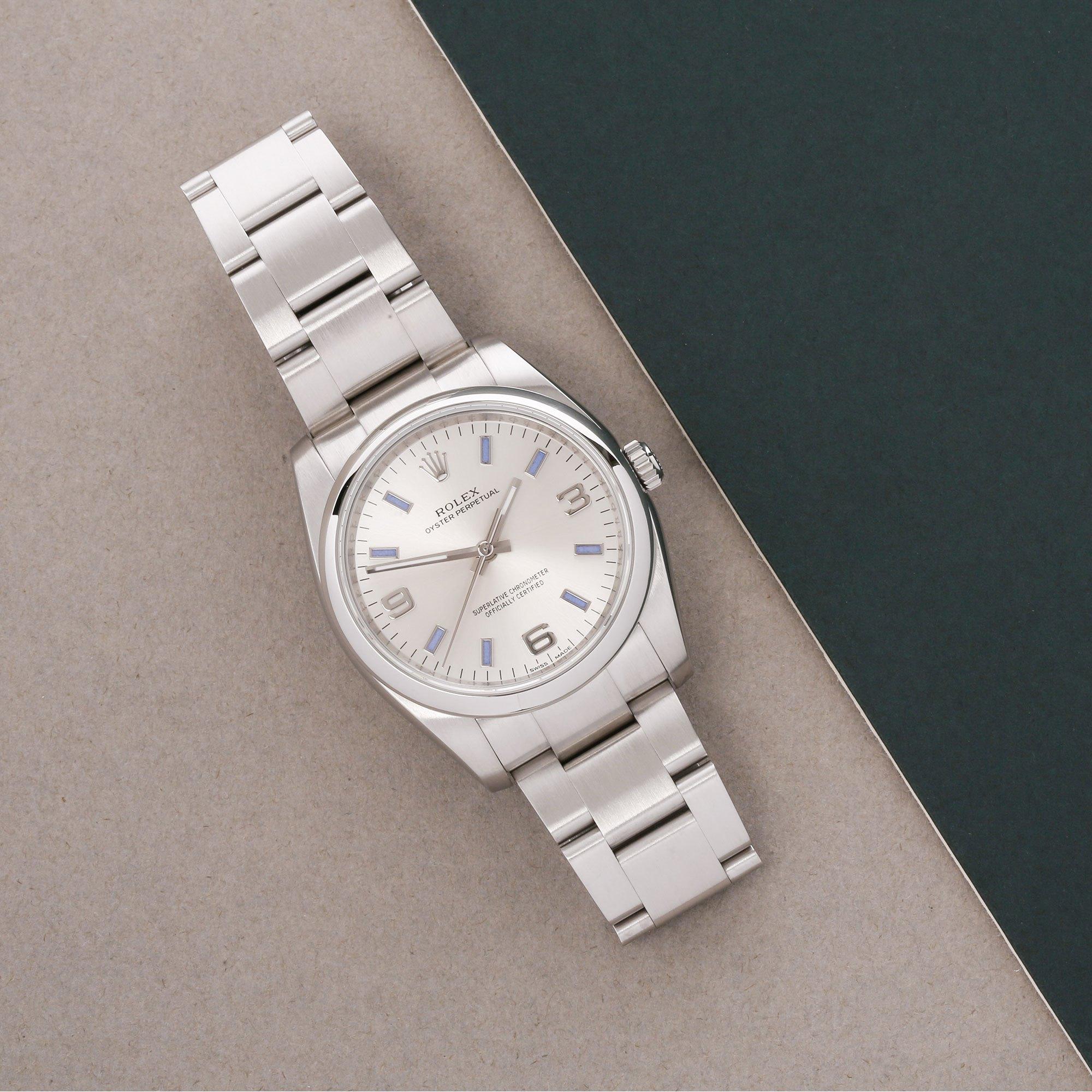 Xupes Reference: W007674
Manufacturer: Rolex
Model: Air-King
Model Variant: 35
Model Number: 114200
Age: 2010
Gender: Unisex
Complete With: Rolex Service Pouch 
Dial: Silver Baton
Glass: Sapphire Crystal
Case Size: 34mm
Case Material: Stainless