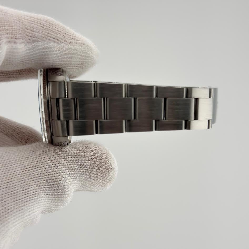 Numero di stile: 5500



Seriale: R33****



Anno: 1988

 

Model: Rolex Air-King

 

Materiale della cassa: Acciaio inossidabile 

 

Fascia: Acciaio inossidabile 

  

Lunetta: Acciaio inossidabile 

  

Quadrante: Quadrante Silver 

 

Cristallo: